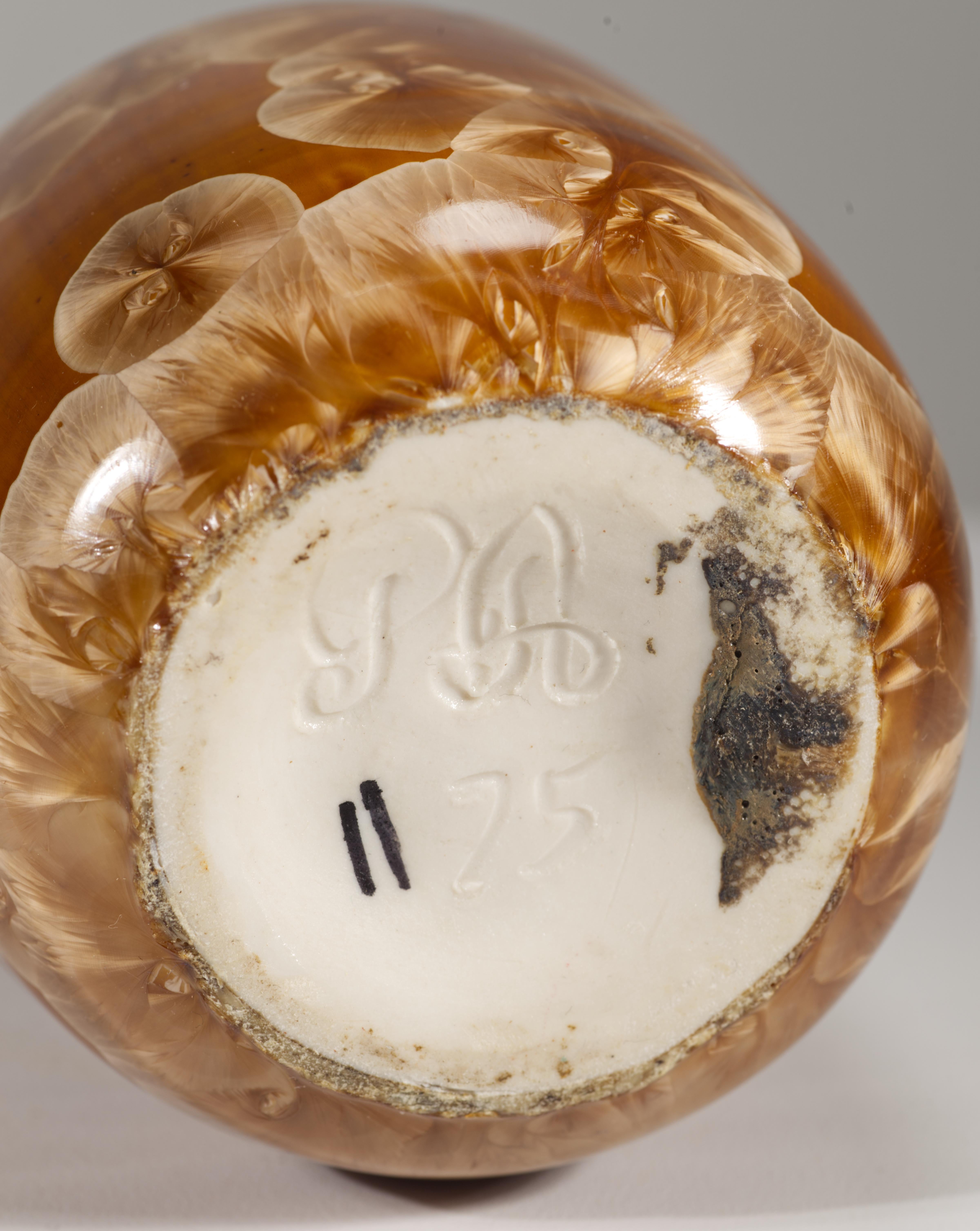 Vaso a bocciolo con smalto cristallino arancione e marrone, Studio Pottery, 1975 in vendita 1
