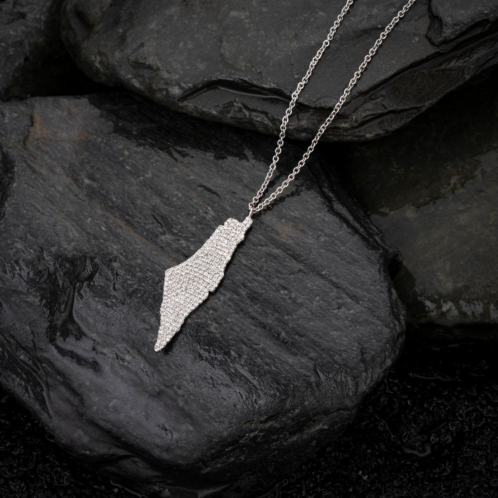 Custom Style Country Map Diamond Pendant Necklace In New Condition For Sale In Los Angeles, CA