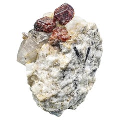 Trio de cristaux de grenat spessartite sur matrice Albite du Pakistan
