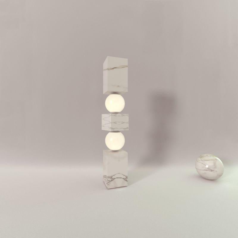 Totem CS, lampadaire, or Calacatta de Sissy Daniele Neuf - En vente à Geneve, CH
