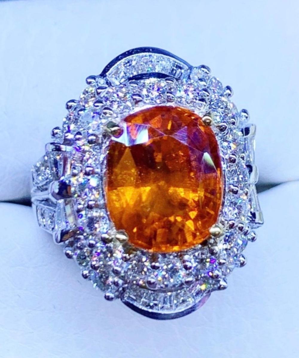 Magnificent Art Deco style on 18k gold with natural orange sapphire ct 8,05 and natural diamonds 💎 ct 3,30 F/VS .
Handmade Jewels. Exceptional manufacturer. Top quality.
Complete with certificate.