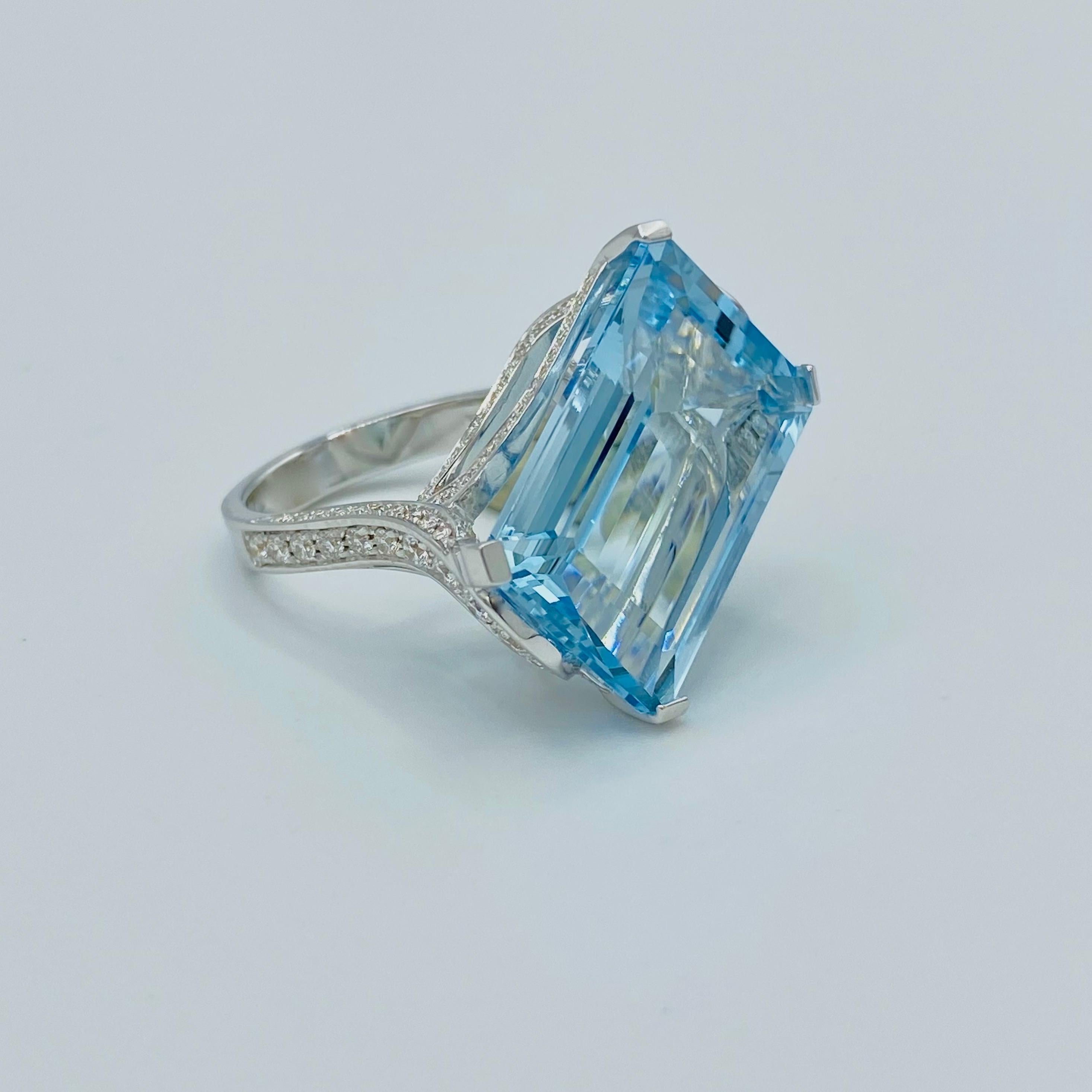 Ct 13.17 Aquamarine White Diamond Cocktail 18Kt Gold Ring Petronilla Made in Italy
I made an elegant cocktail ring with an unusually positioned 13.17 ct aquamarine at an angle to the axis of the finger.
The ring is set with micro-embedded diamonds