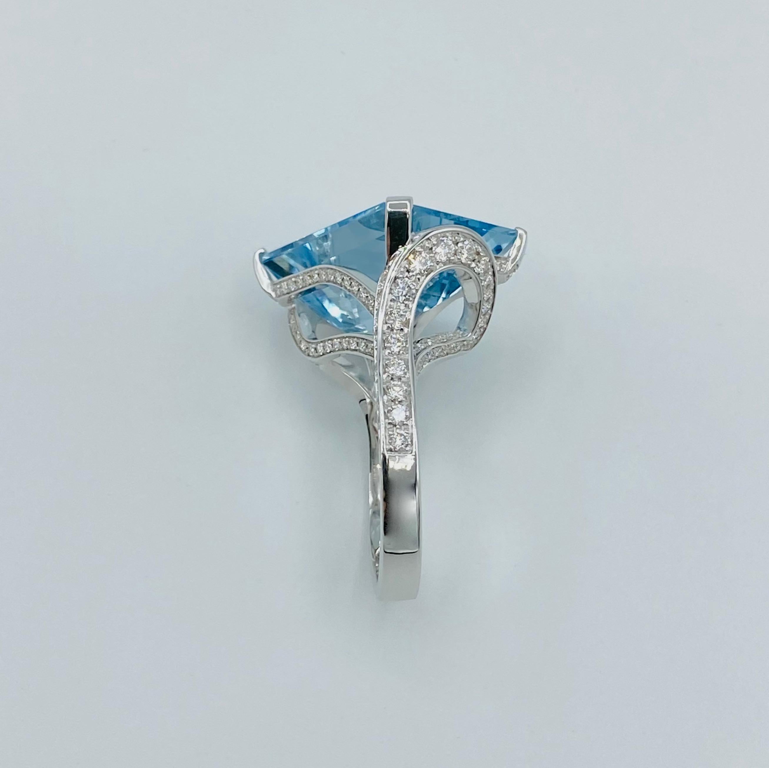 Artisan Ct 13.17 Aquamarine White Diamond Cocktail 18Kt Gold Made in Italy Ring For Sale