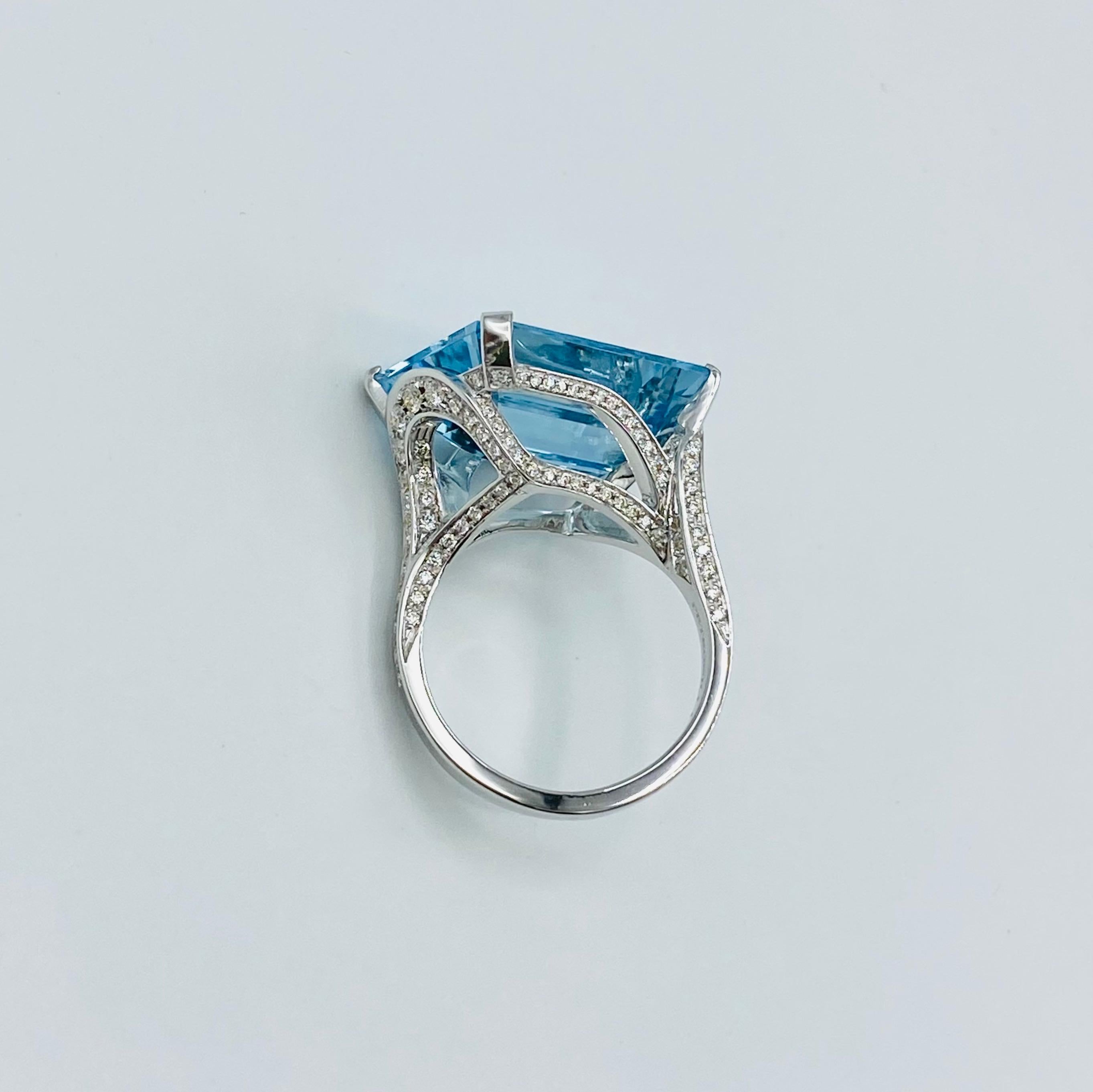Ct 13.17 Aquamarine White Diamond Cocktail 18Kt Gold Made in Italy Ring For Sale 3
