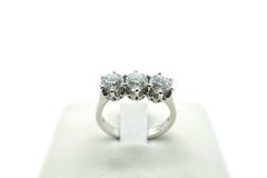Anello trilogy vintage in oro bianco con 1,52 carati di diamanti