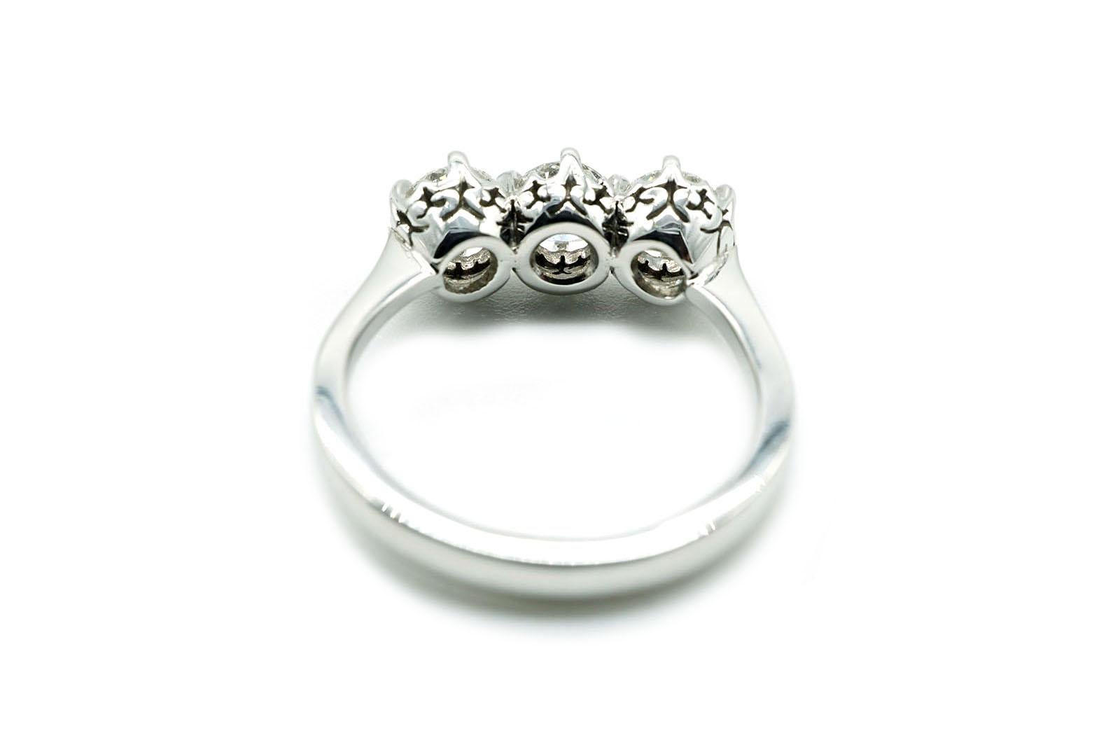 Ct 1.52 Diamonds White Gold Vintage Trilogy Ring For Sale 1