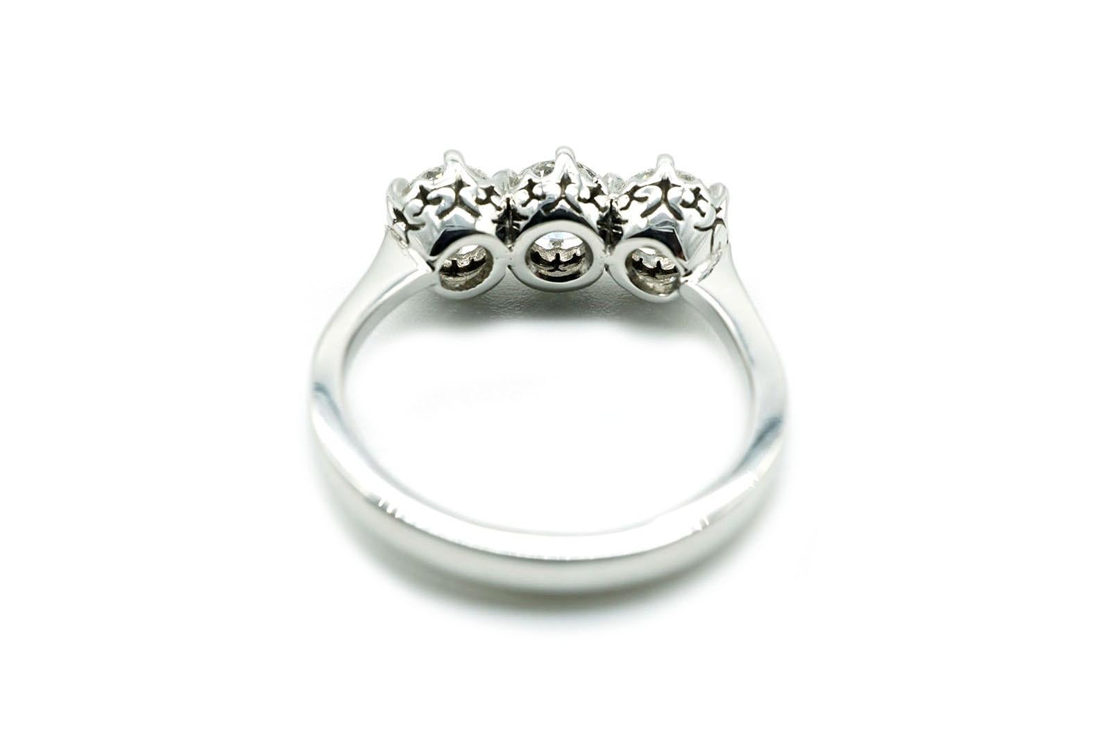 Ct 1.52 Diamonds White Gold Vintage Trilogy Ring  For Sale 1