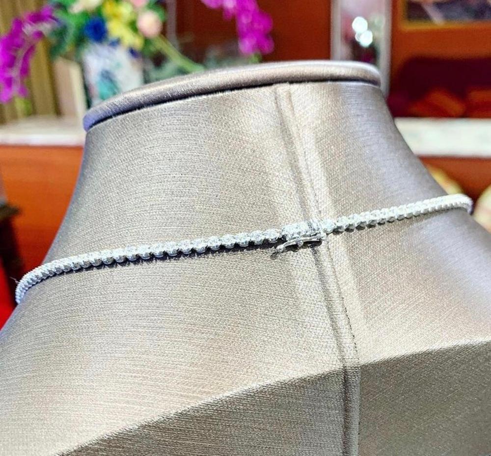Taglio cuscino Ct 20, 44 di diamanti e smeraldo dello Zambia su una collana in vendita