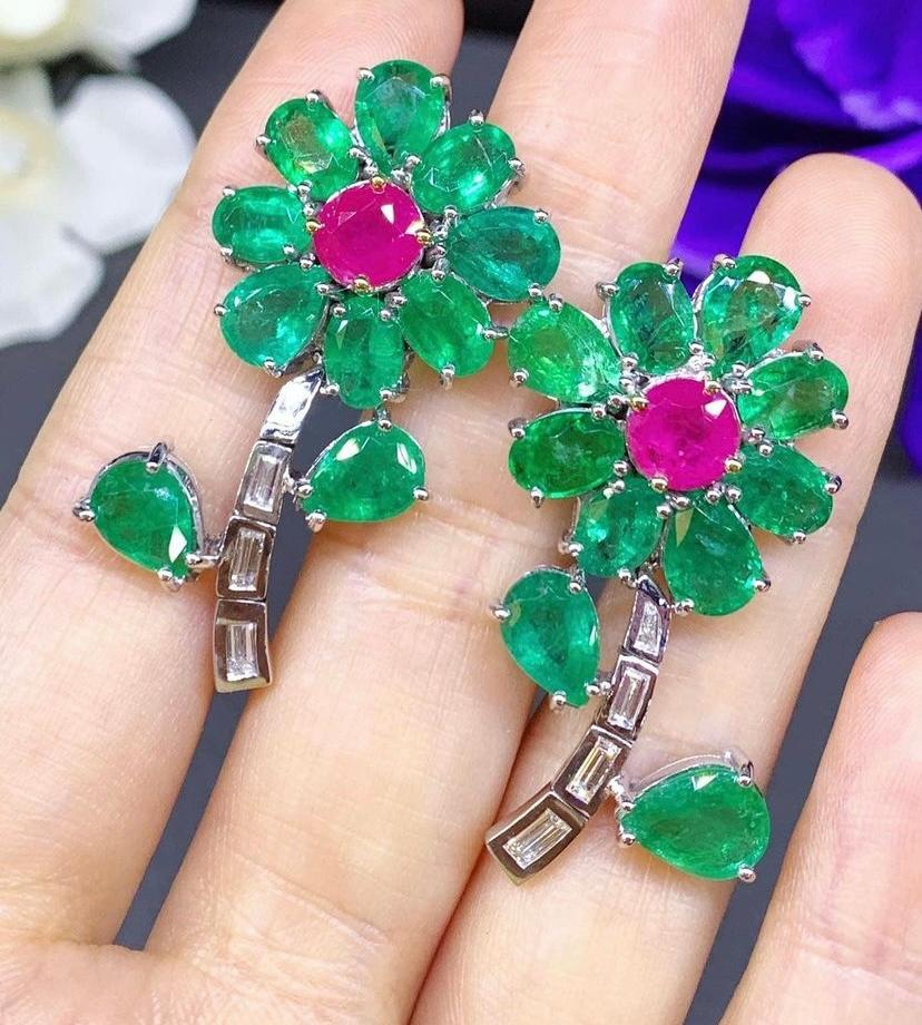 Women's Ct 21, 63 of Zambia Emeralds, Rubies and Diamonds on Earrings For Sale