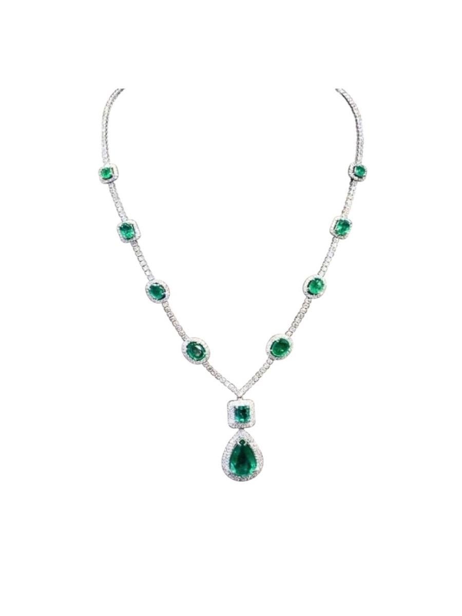 Stunning design for this incredible necklace in 18k gold with natural Zambia emeralds of ct 20,22 , fine quality very amazing color , oval, pear and emerald cut , and natural diamonds round brilliant cut 12,20  ,F/VS . Design is very refined and
