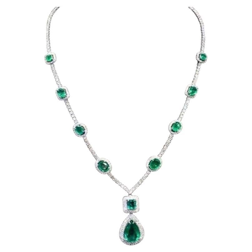Ct 32, 40 of Zambia Emeralds and Diamonds on Necklace in Gold For Sale