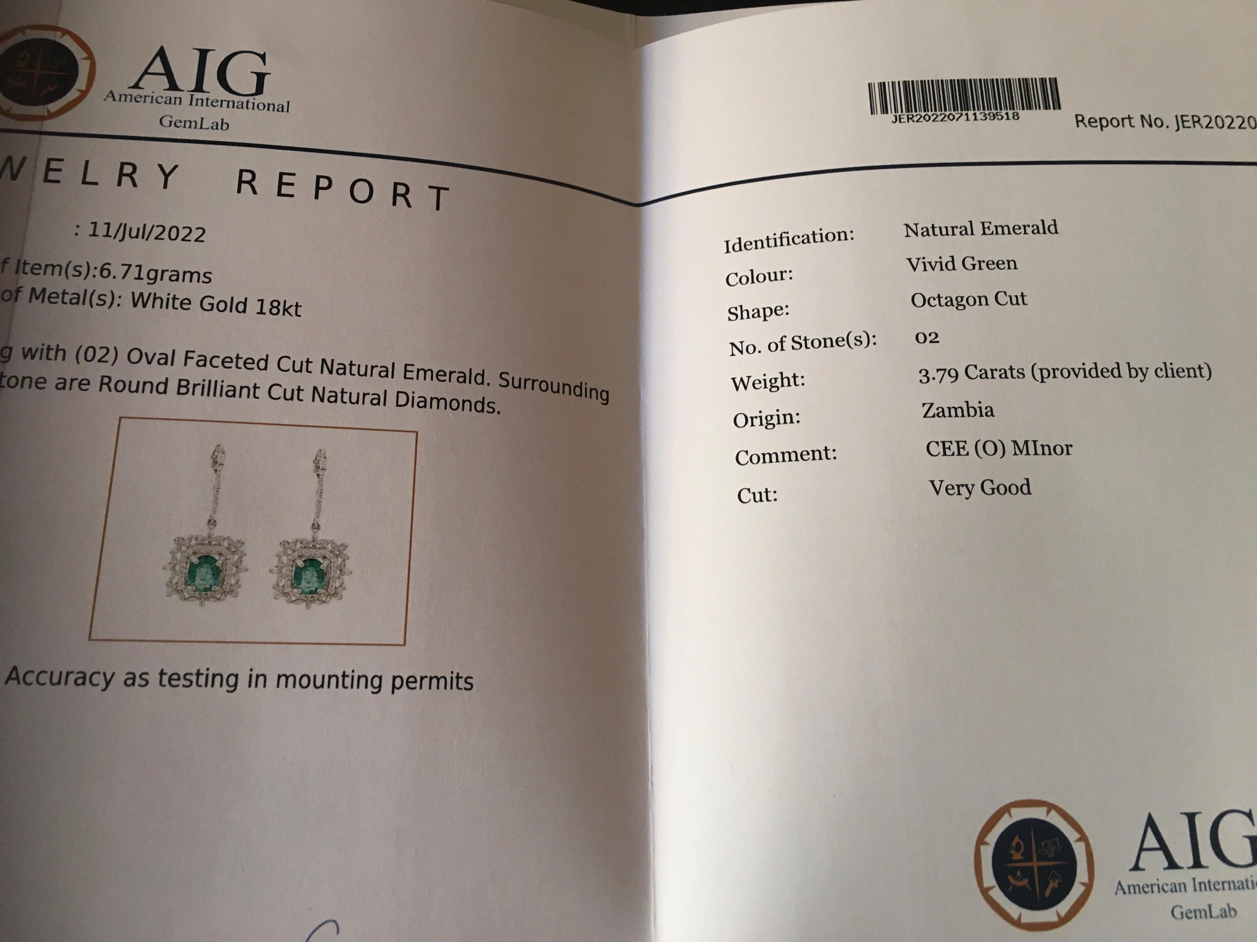 Boucles d'oreilles en or 18 carats avec émeraudes de Zambie certifiées AIG de 3,79 carats et diamants Neuf - En vente à Massafra, IT