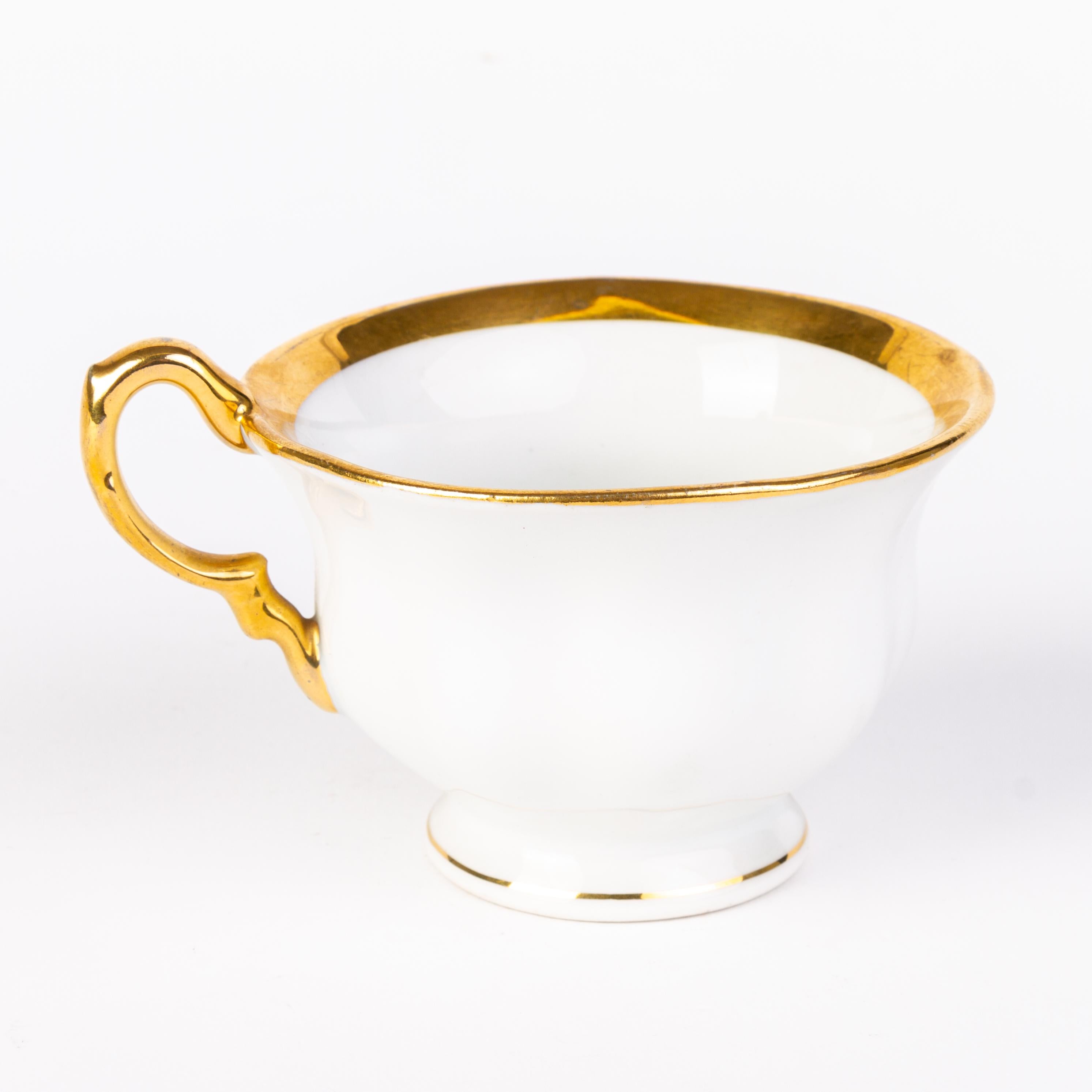 C.T. Altwasser German Fine Gilt Porcelain Teacup 19th Century
Good condition, as seen
From a private collection
Free international shipping.