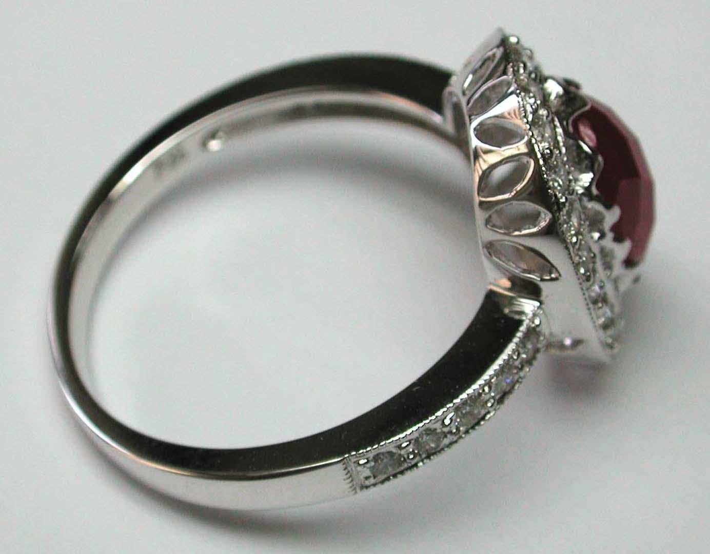 Cts 1.86 Ruby Diamond Engagement Ring en vente 2