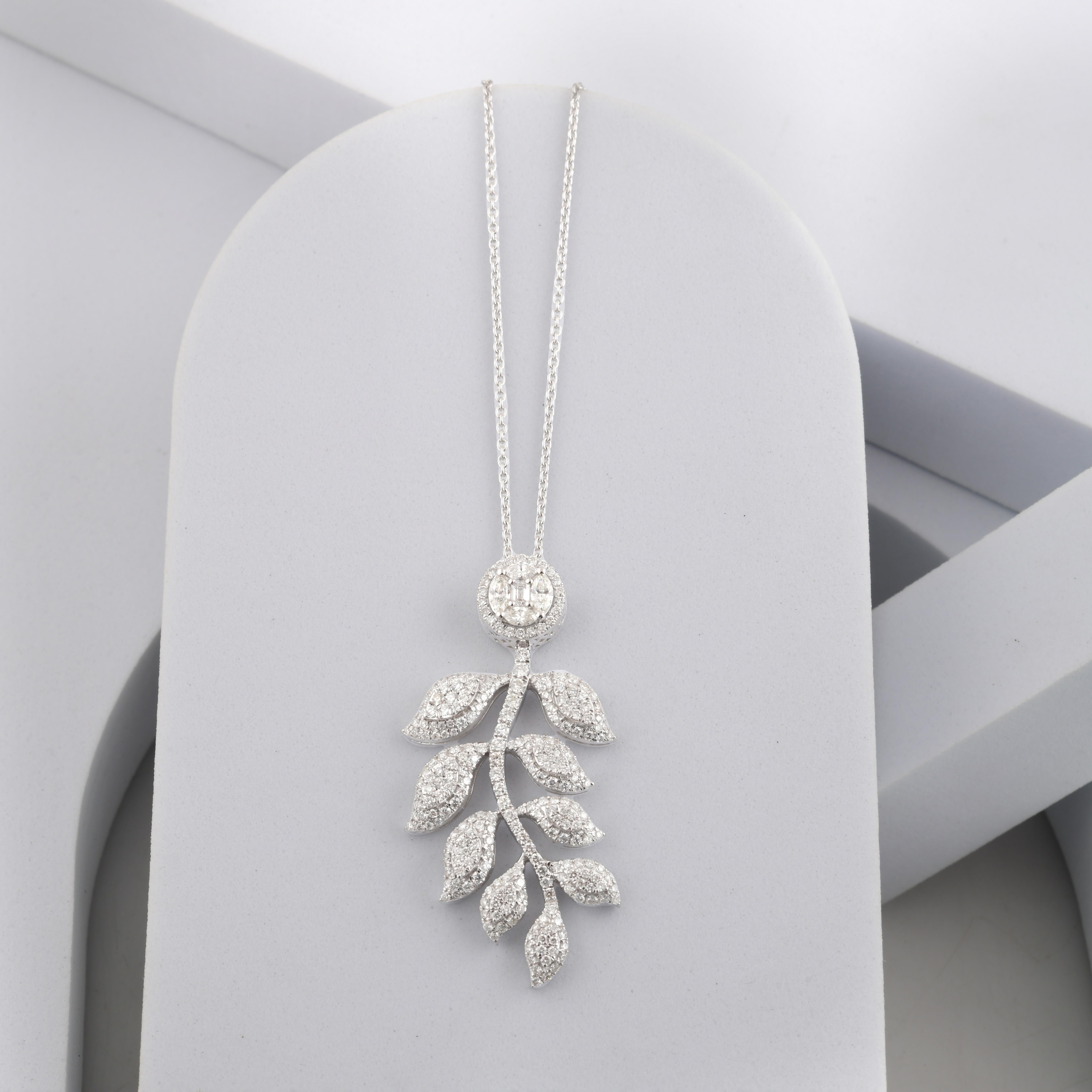 Round Cut CTW 2.82 SI Clarity HI Color Diamond Pave Floral Pendant Necklace 14k White Gold For Sale