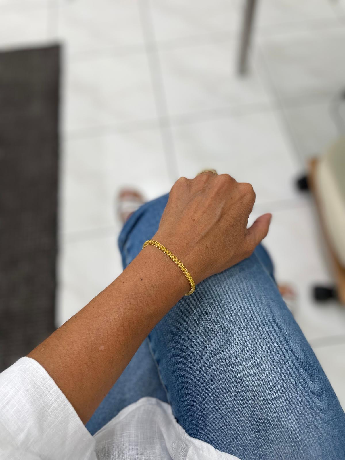 Gold-Tennisarmband mit CTW 6,5 natürlichem gelbem Saphir im Angebot 7