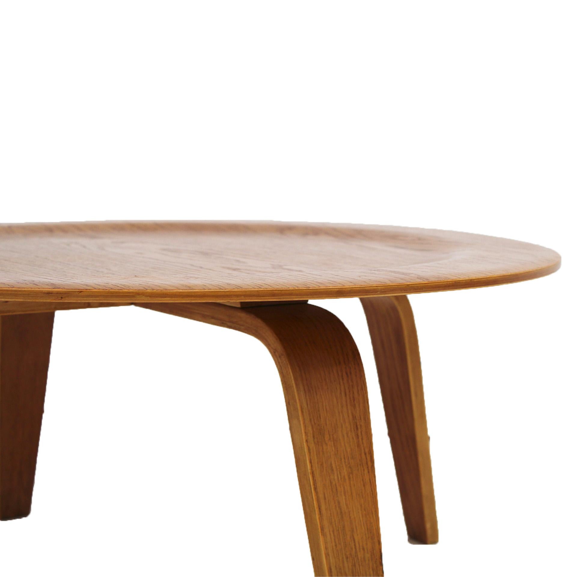 Mid-20th Century CTW Coffee Table by Charles and Ray Eames for Herman Miller, 1940s For Sale