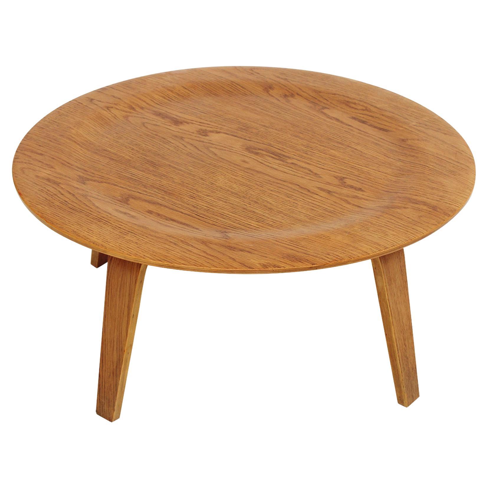 Tavolino CTW di Charles and Ray Eames per Herman Miller, anni '40