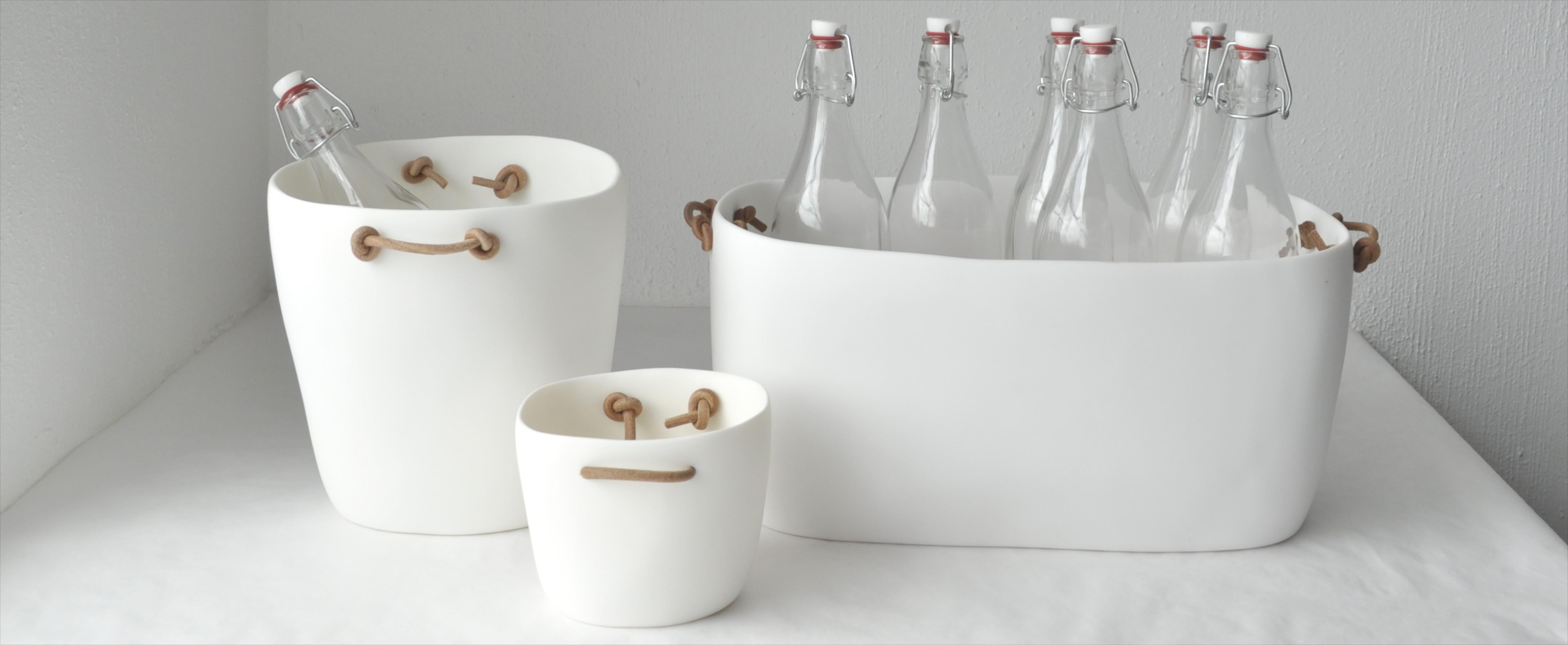 Servieren Sie Ihren Schampus stilvoll mit unserem charakteristischen Champagner-Eimer. Auch für eine Flasche Rosé- oder Weißwein ist dieses beliebte Stück ein schönes Geschenk.

Handgefertigt mit Sorgfalt aus lebensmittelechtem, bleifreiem und