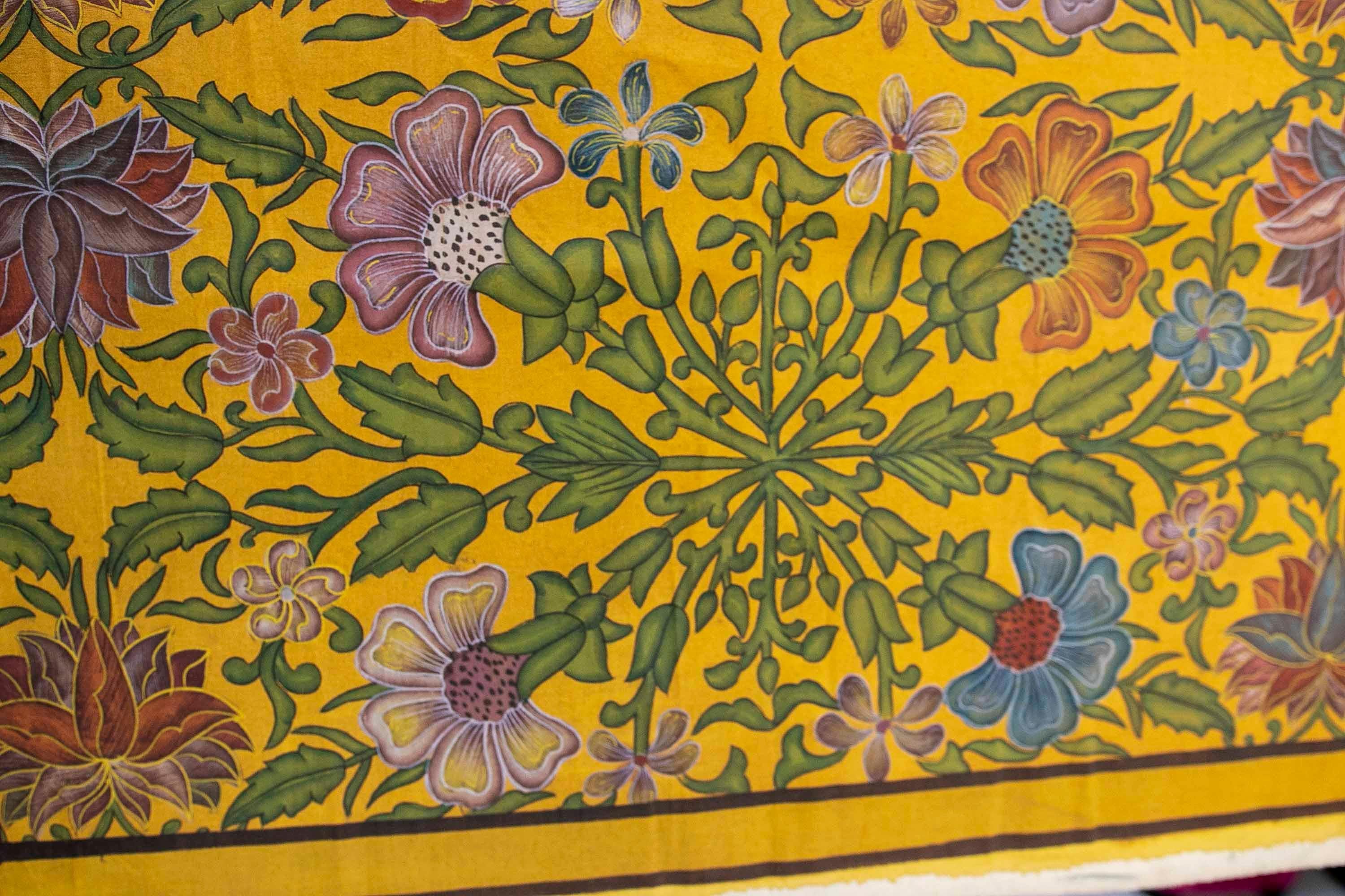 Cuadro De Flores Pintado a Mano Sobre Tela Años 1970 En Tonos Amarillos For Sale 1