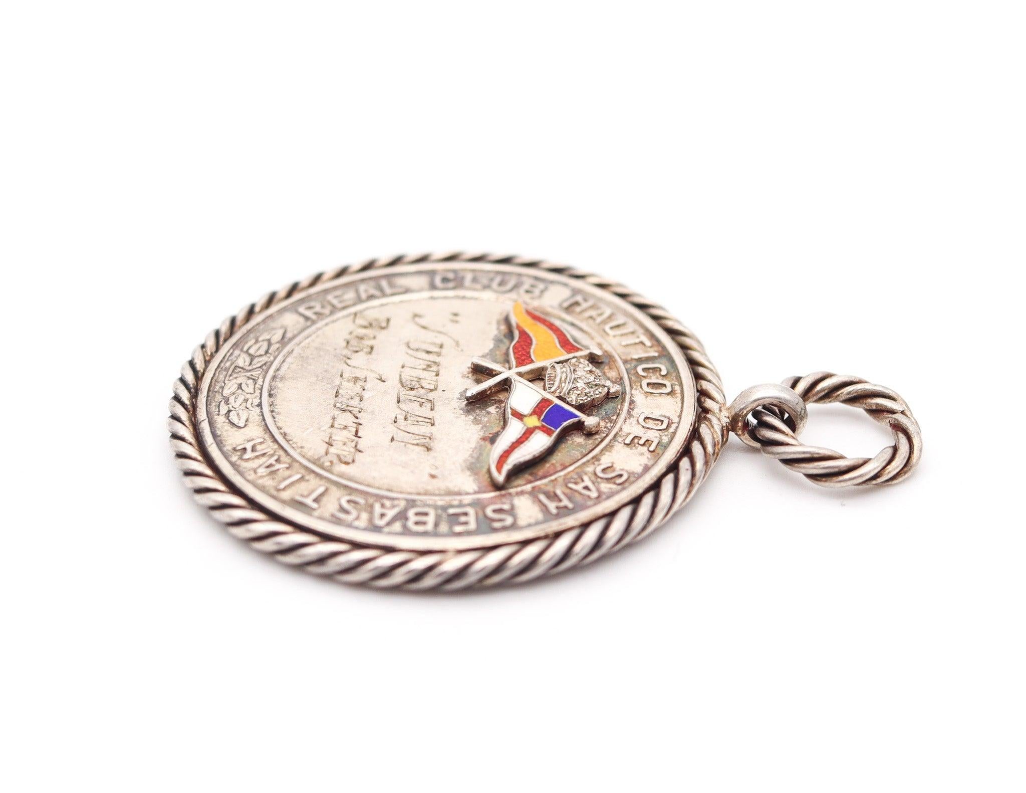 Mid-Century Modern CUBA 1951 Nautical Club San Sebastian Médaille de régate émaillée en argent massif en vente