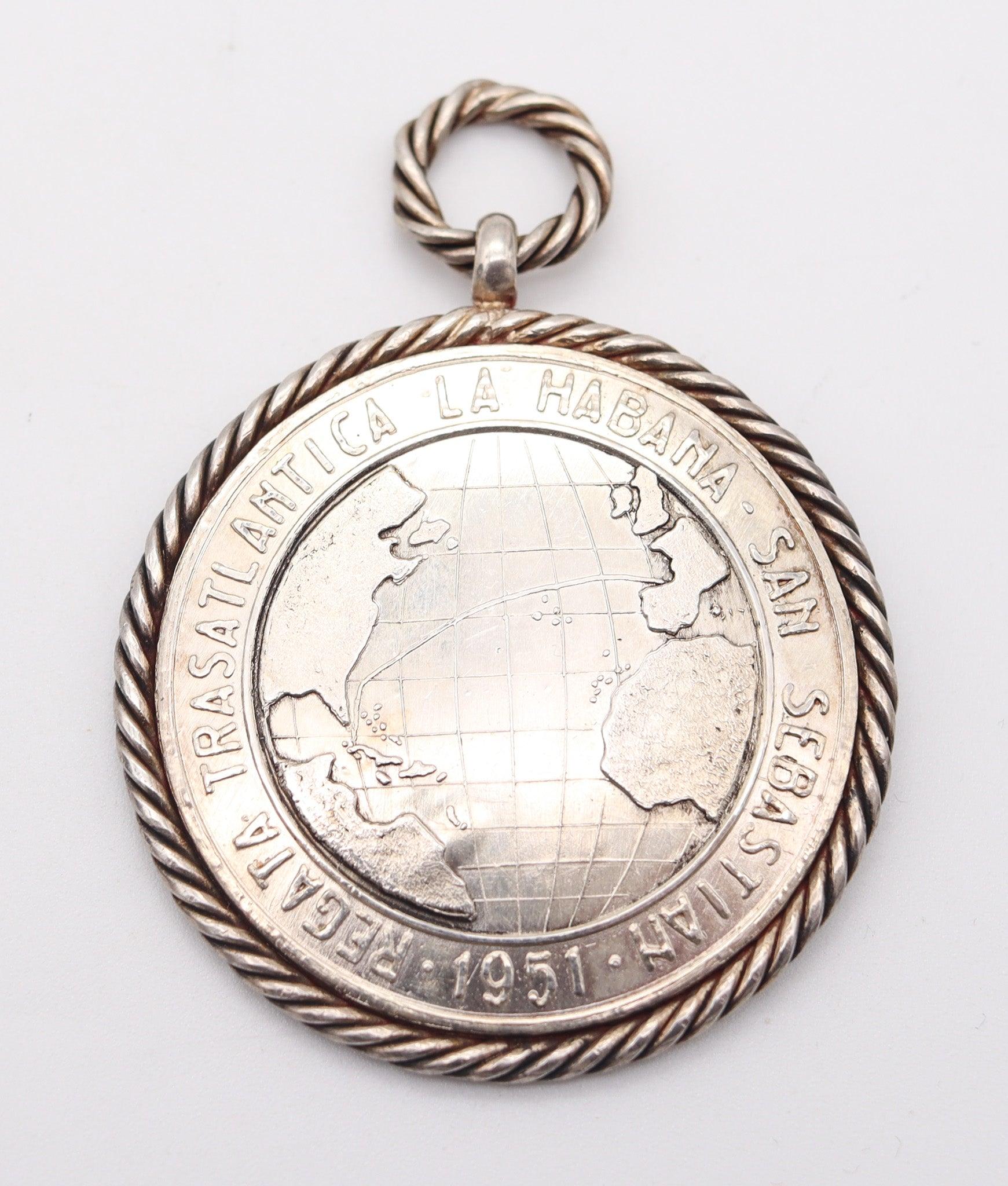 Émaillé CUBA 1951 Nautical Club San Sebastian Médaille de régate émaillée en argent massif en vente