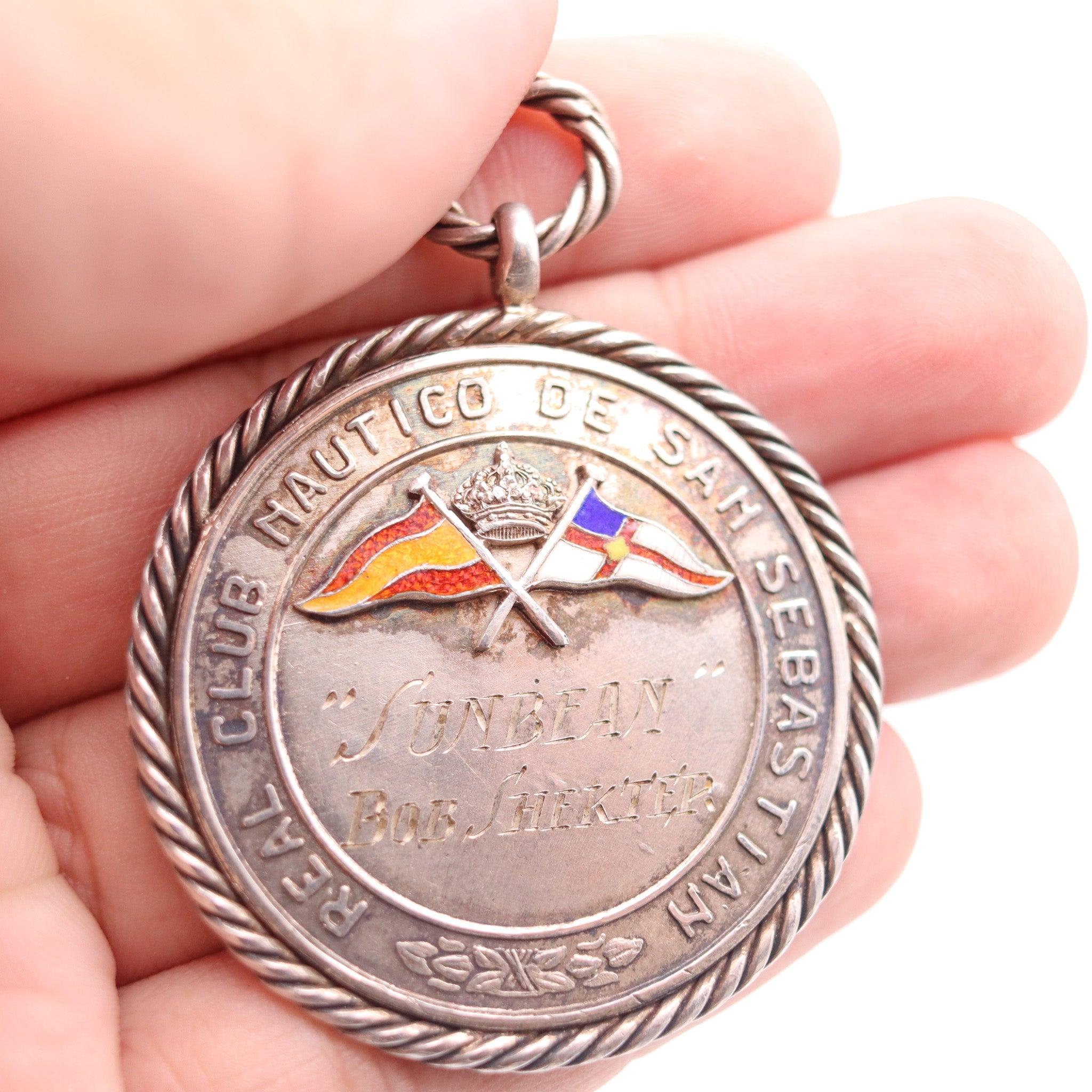 Argent sterling CUBA 1951 Nautical Club San Sebastian Médaille de régate émaillée en argent massif en vente