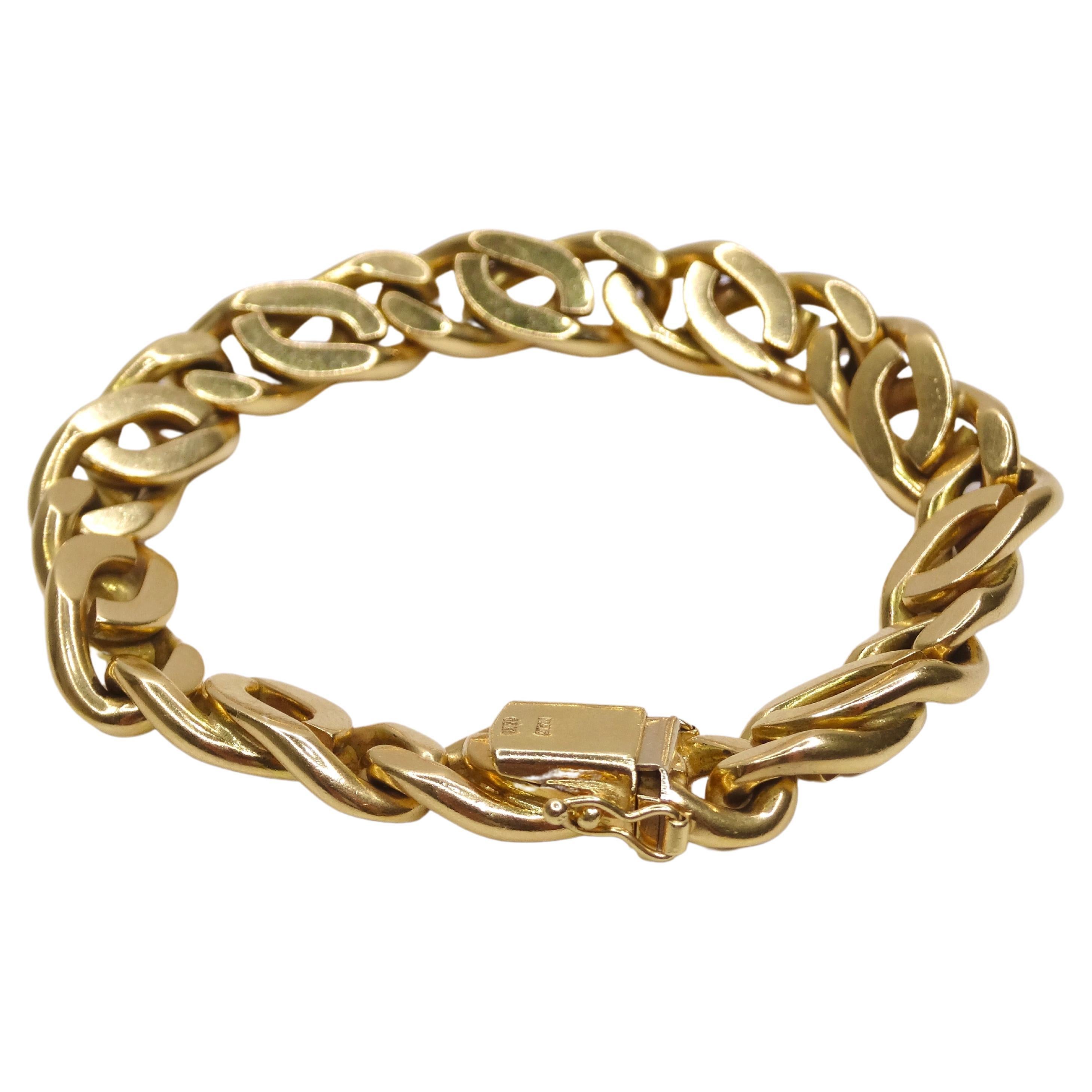 You can't go wrong with a gold cuban chain link bracelet! This is a cuban-link style bracelet have links that twist into a cable-like design, which gives it a bit of a traditional and classic look. This is a perfect bracelet to add to your