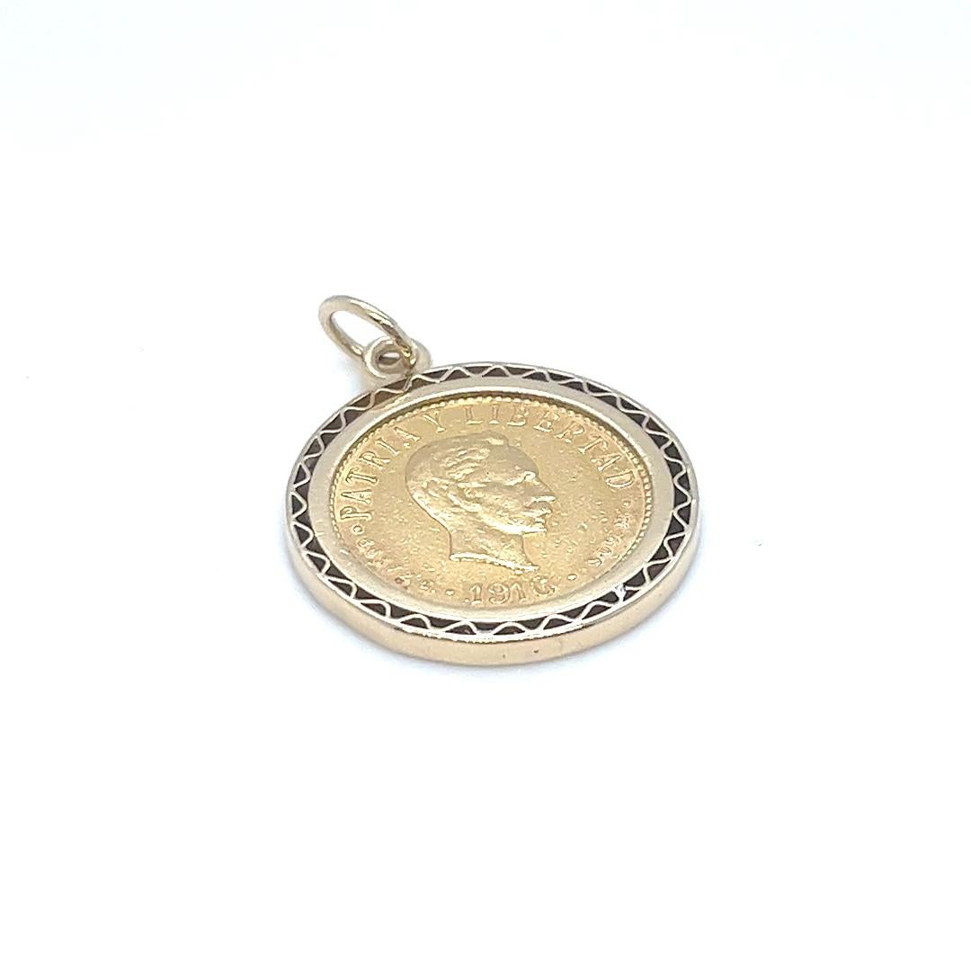 Pendentif avec breloque en forme de pièce de monnaie cubaine Unisexe en vente