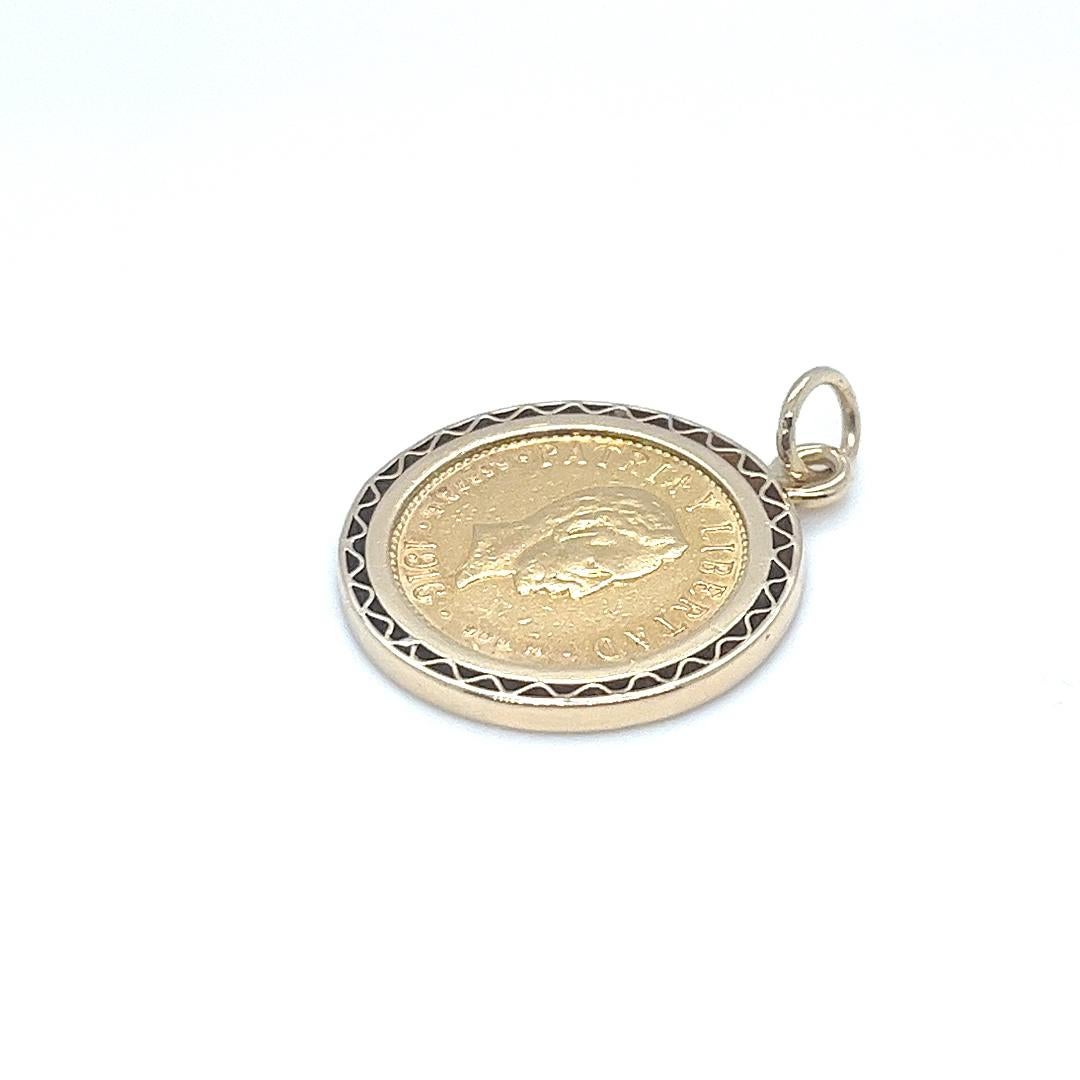 Pendentif avec breloque en forme de pièce de monnaie cubaine en vente 1