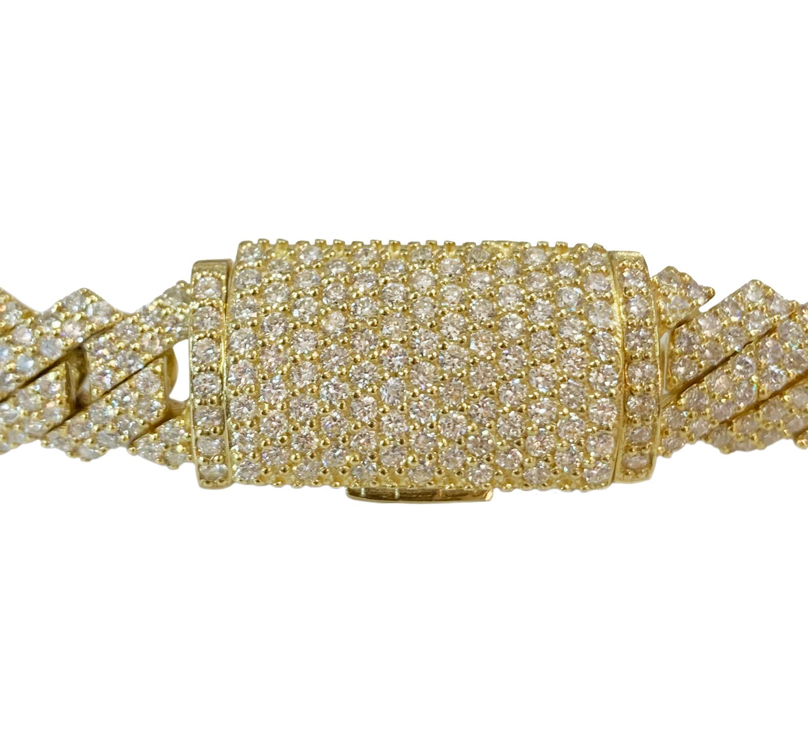 Cuban Link Bracelet in 10k Yellow Gold with Diamonds In New Condition For Sale In New York, NY