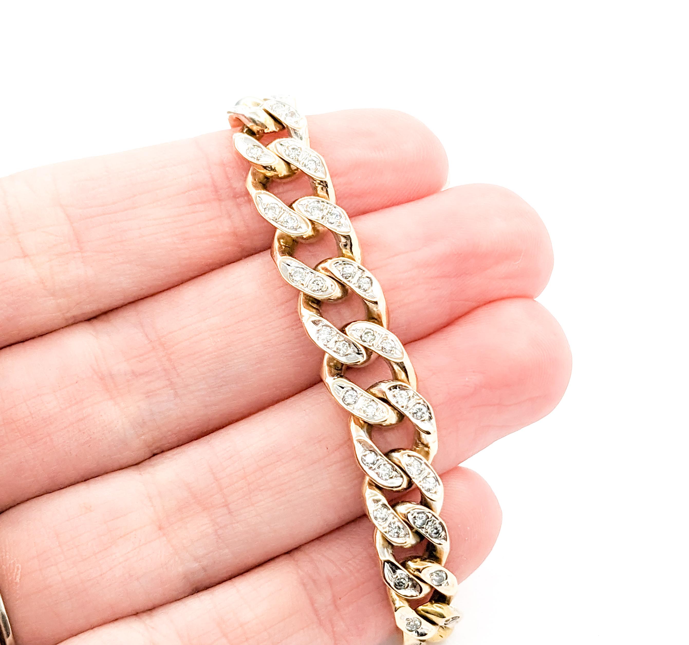 Taille ronde Bracelet à maillons cubains avec diamants en or jaune en vente
