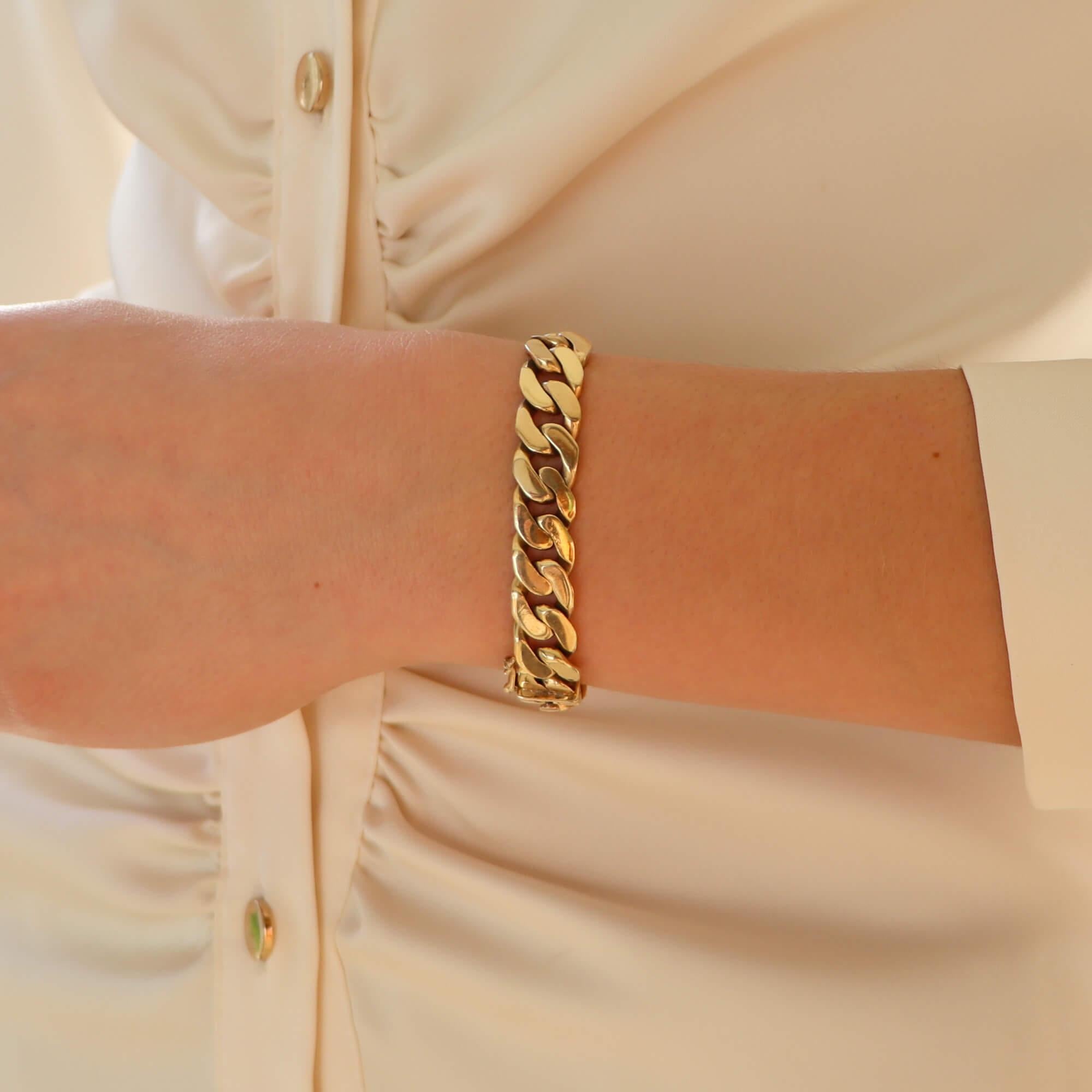 Cuban Link Chain Bracelet in Yellow Gold In Excellent Condition In London, GB