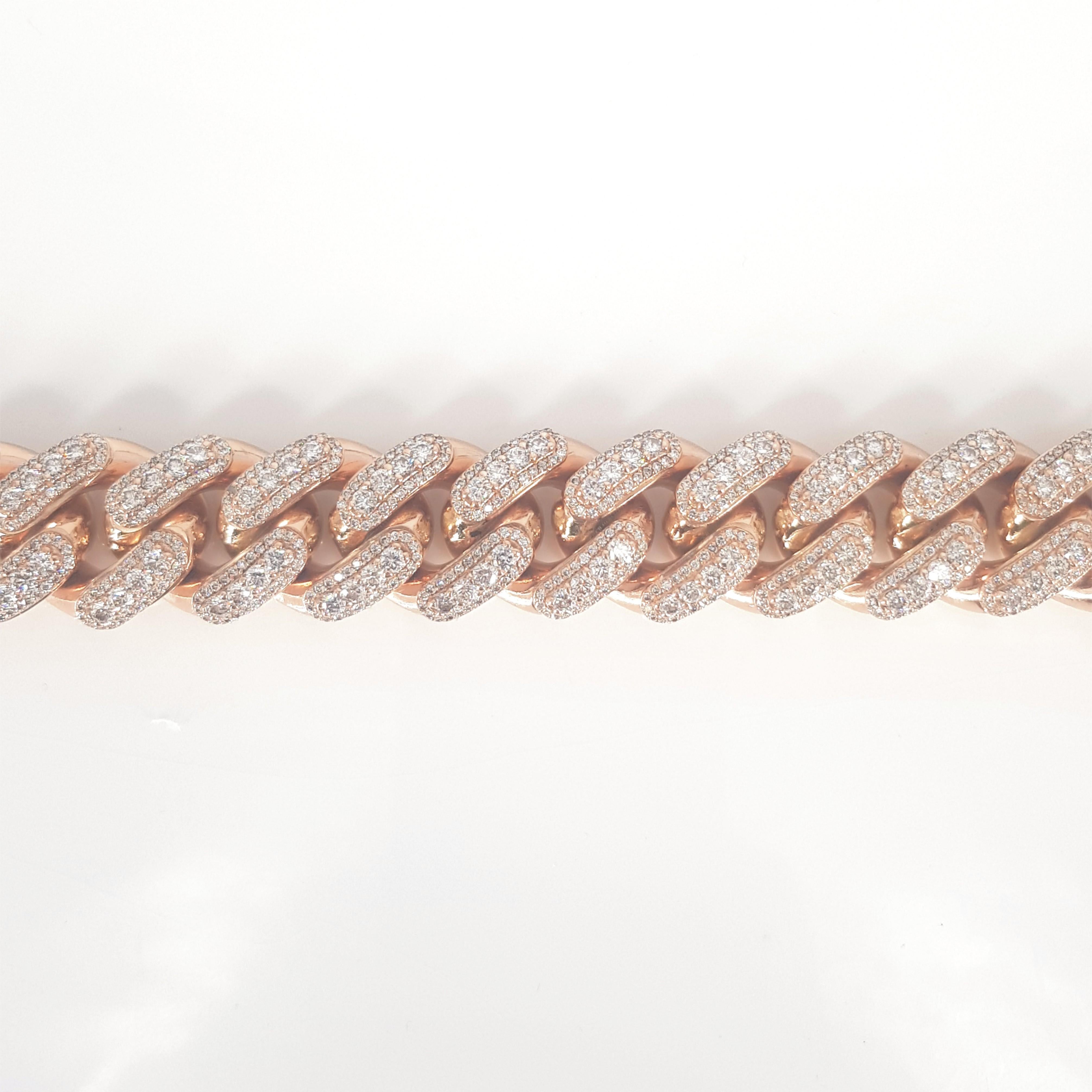 A beautiful chain set in 10ct Gold and Diamonds. This is a truly special piece. 

Weight:                               640 grams
Metal Colour:                    10ct Yellow Gold
Length:                               59cm
Thickness:                