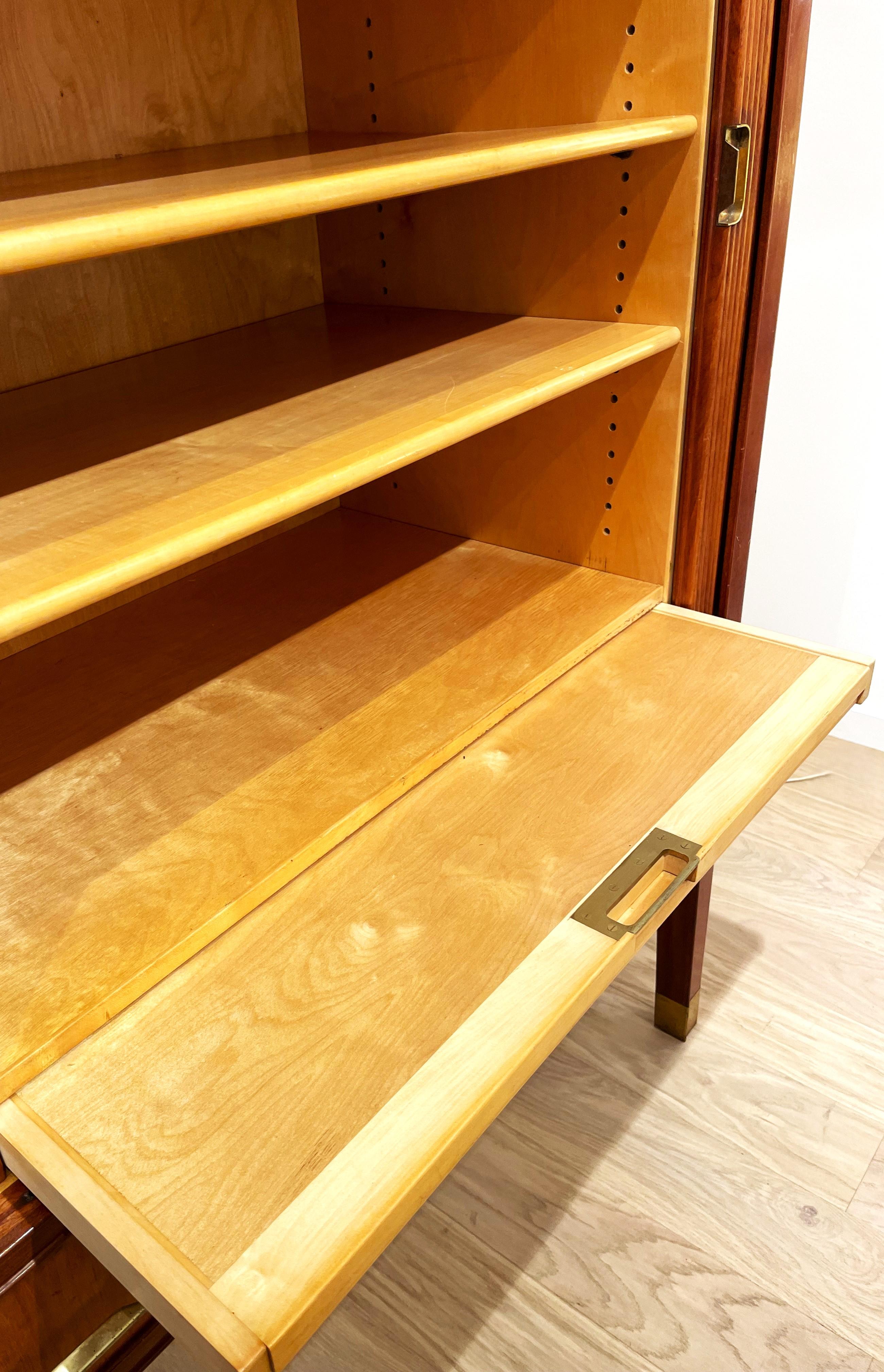 Ottone Armadio cubano in mogano di William Watting per William Watting Furniture in vendita