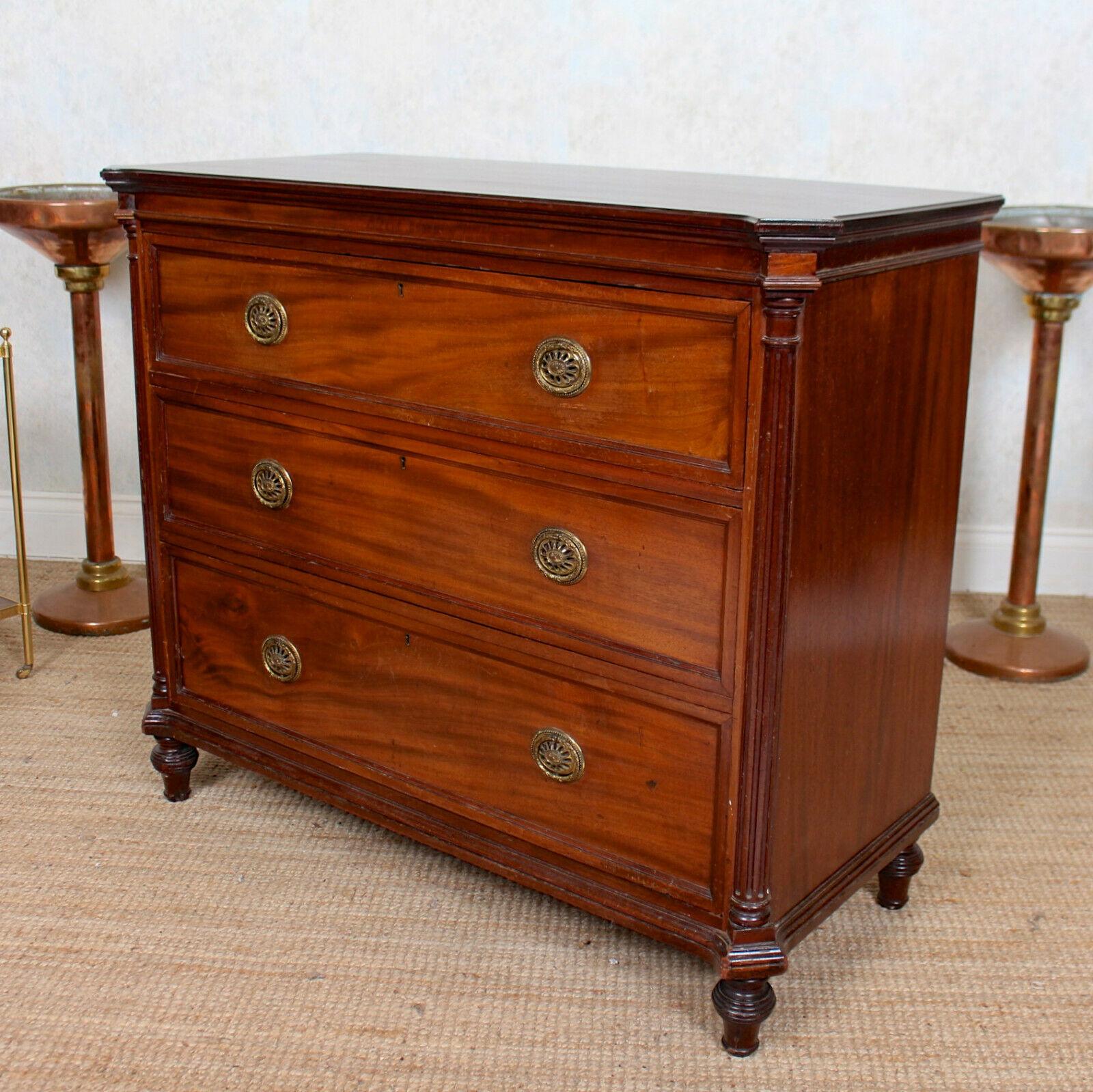 An impressive late 19th century Cuban mahogany chest of drawers by Hindley & Wilkinson of London.
The top with outswept canted corners incoporating the fluted pilasters below which in turn flank three long graduated Cuban mahogany drawers mounted