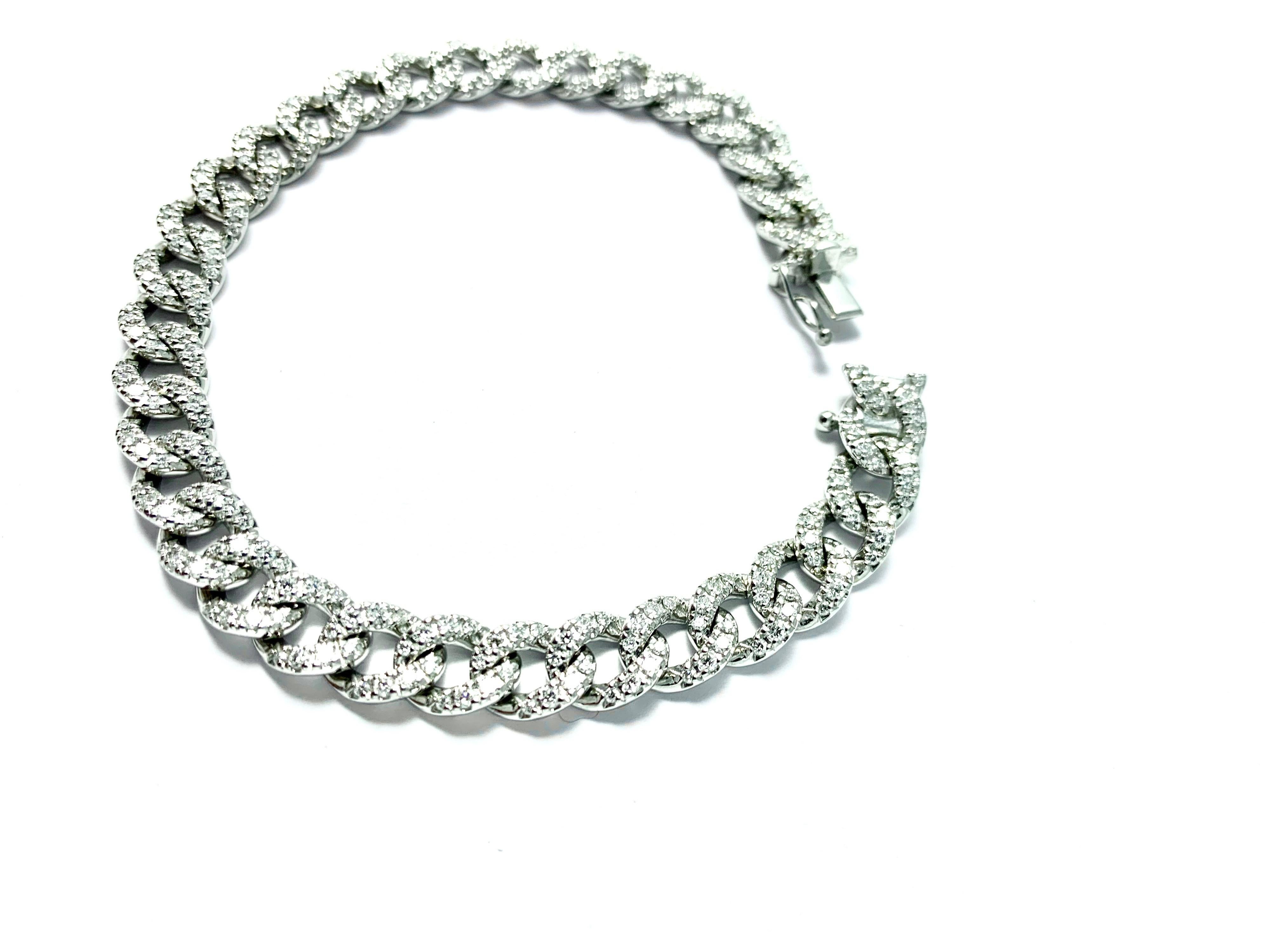 Cuban solid white gold bracelet hand made in italy
weight of gold gr 19.20
white diamond clarity g quality vvs1 ct 2.37