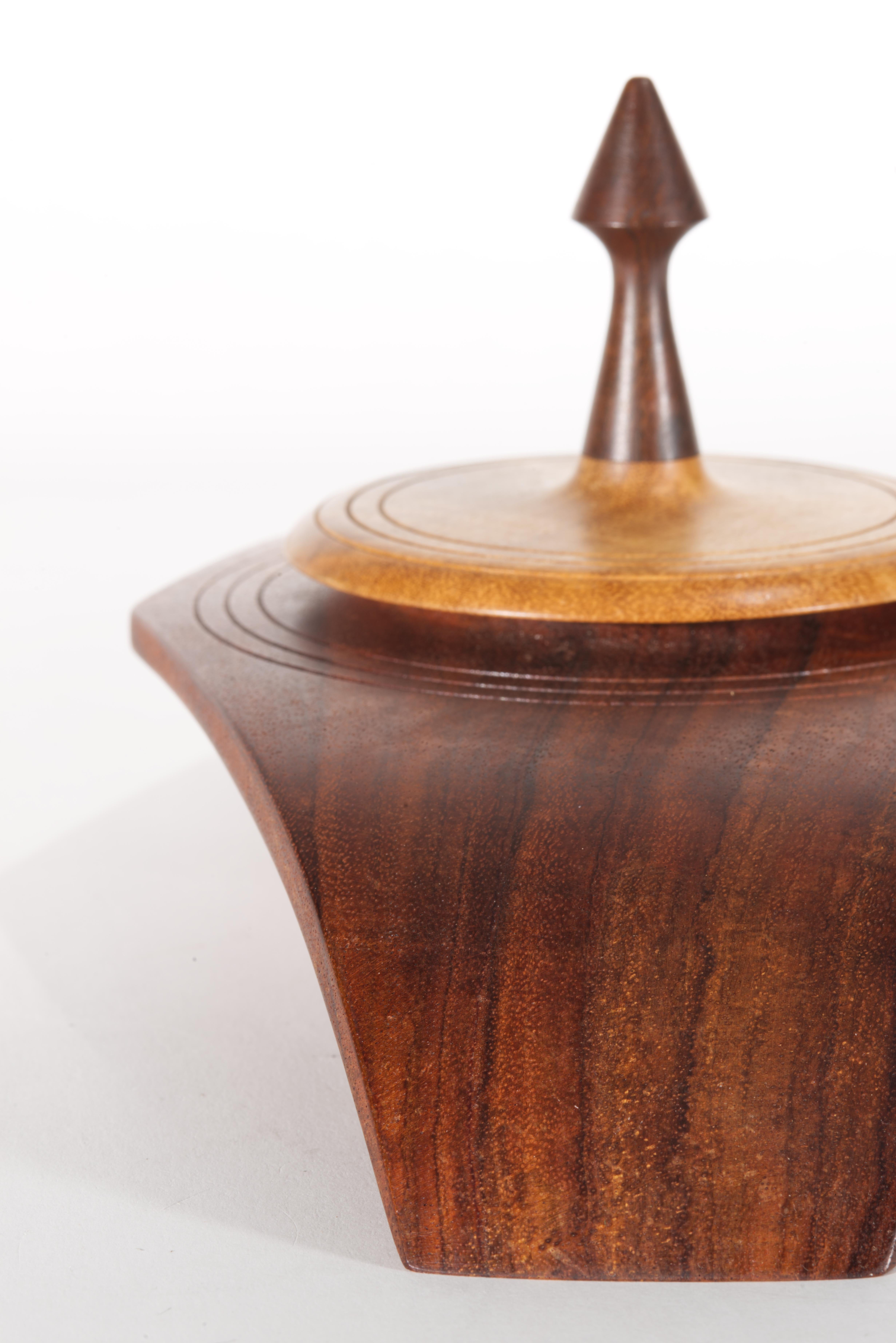 Scatola scultorea in Wood Wood con coperchio, Studio A in vendita 4