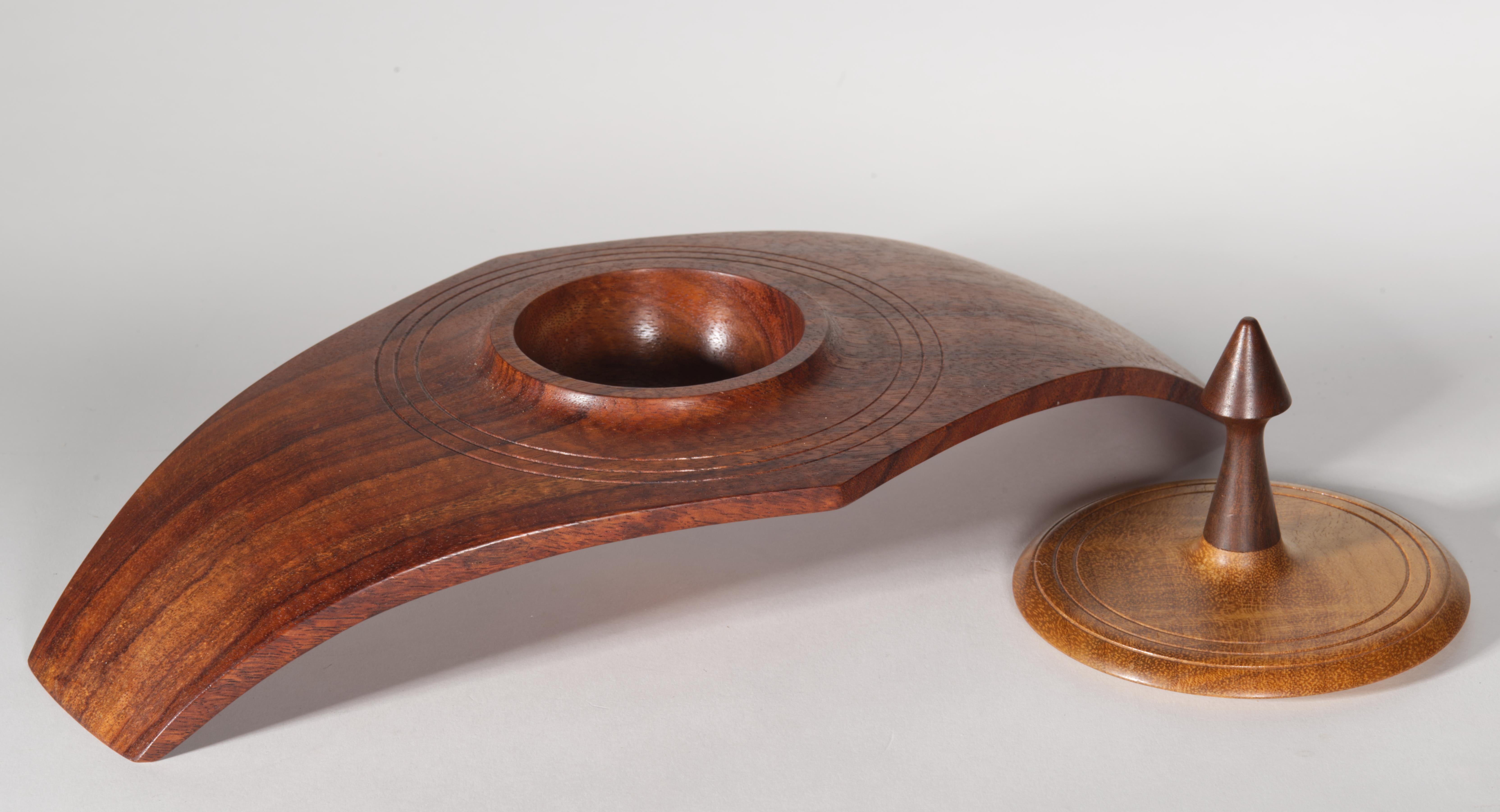 Fatto a mano Scatola scultorea in Wood Wood con coperchio, Studio A in vendita