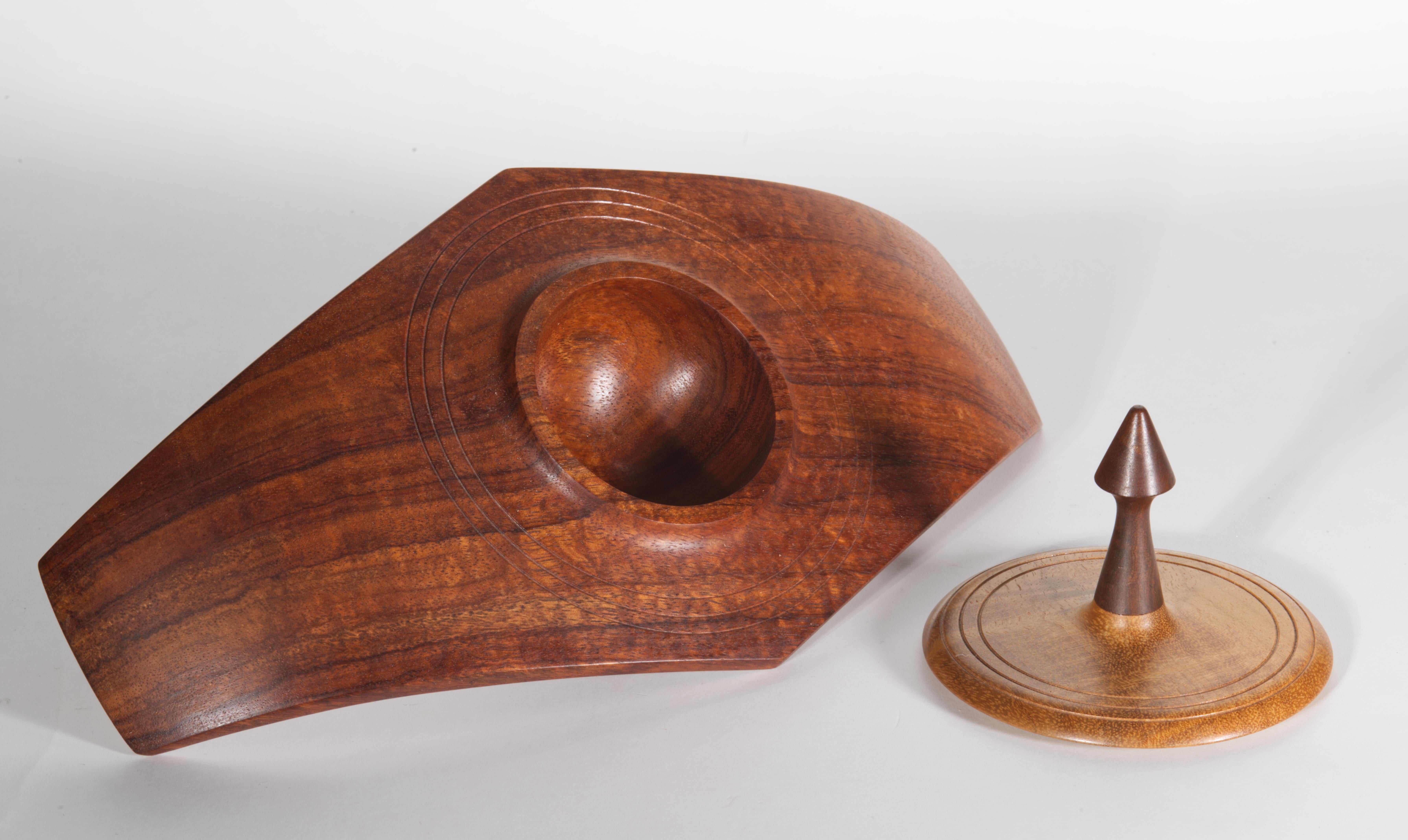Scatola scultorea in Wood Wood con coperchio, Studio A In condizioni buone in vendita a Clifton Springs, NY