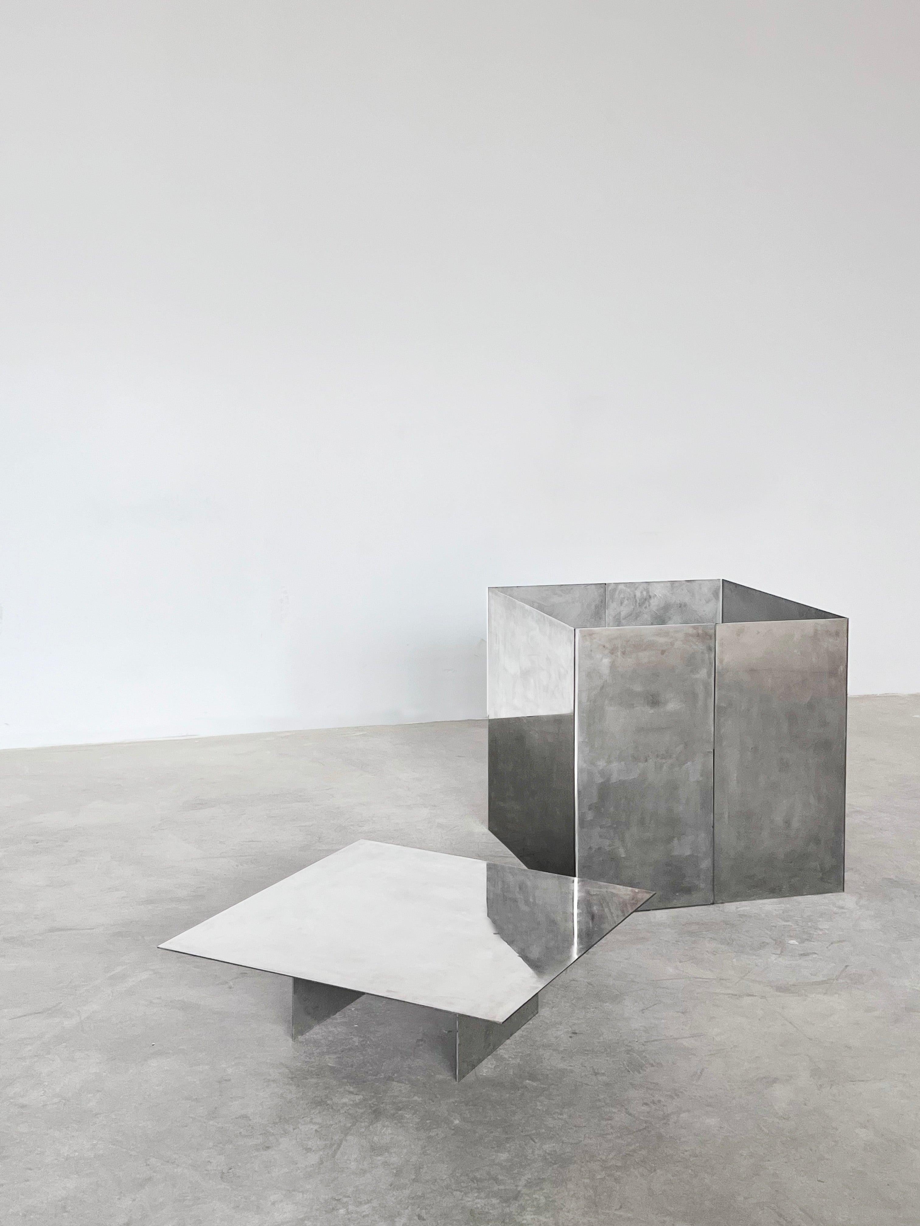 Fauteuil et table cubique 01 1