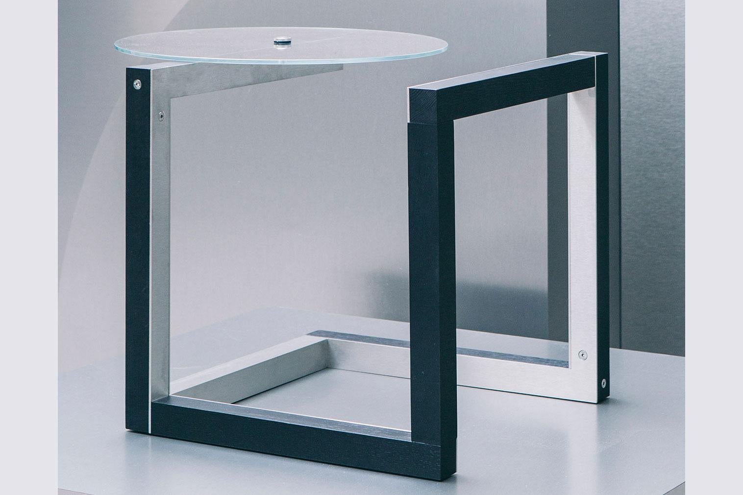 Mesa auxiliar contemporánea de acero, madera teñida de negro y cristal de barh.design Otro en venta