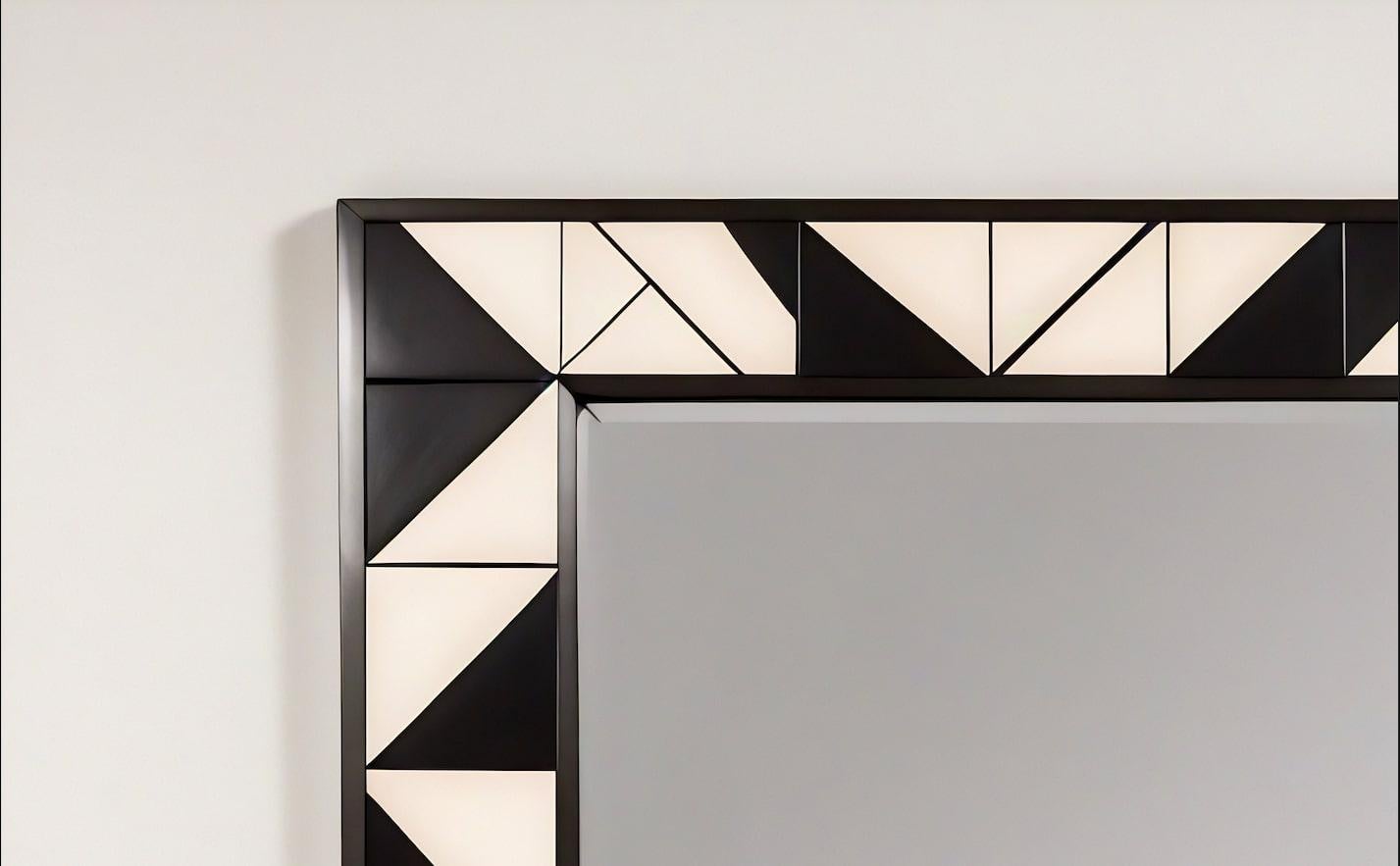 Élevez votre espace avec une élégance intemporelle

Transformez votre intérieur avec la beauté captivante de notre miroir mural d'inspiration cubiste, une fusion exquise de l'artisanat traditionnel et de la sophistication moderne. Conçu pour être