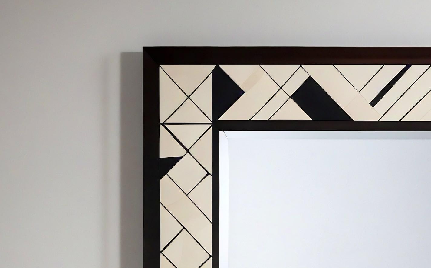 Art déco Cube : Miroir mural noir et blanc inspiré du cubisme, fabriqué à la main par des artisans en vente