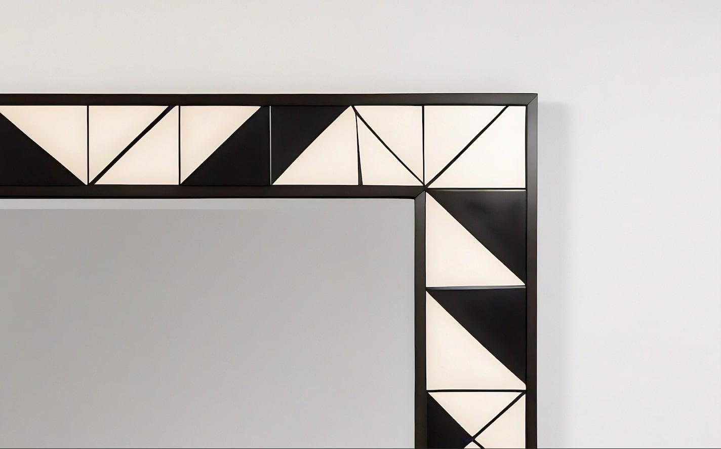 Art déco Cube : Miroir mural noir et blanc inspiré du cubisme, fabriqué à la main par des artisans en vente