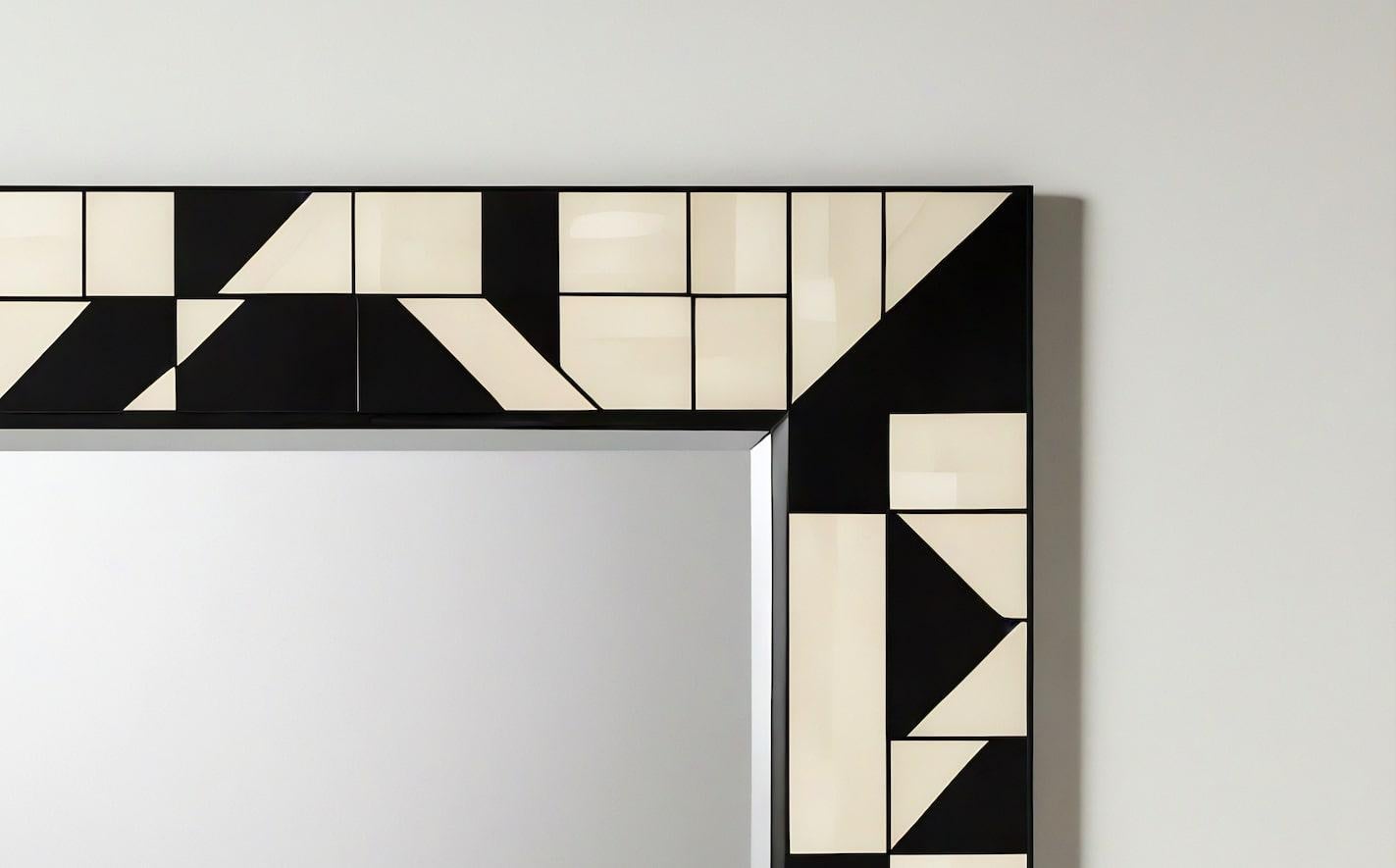Cubo : Espejo de Pared Blanco y Negro Inspirado en el Cubismo, Hecho a Mano por Artesanos Art Decó en venta