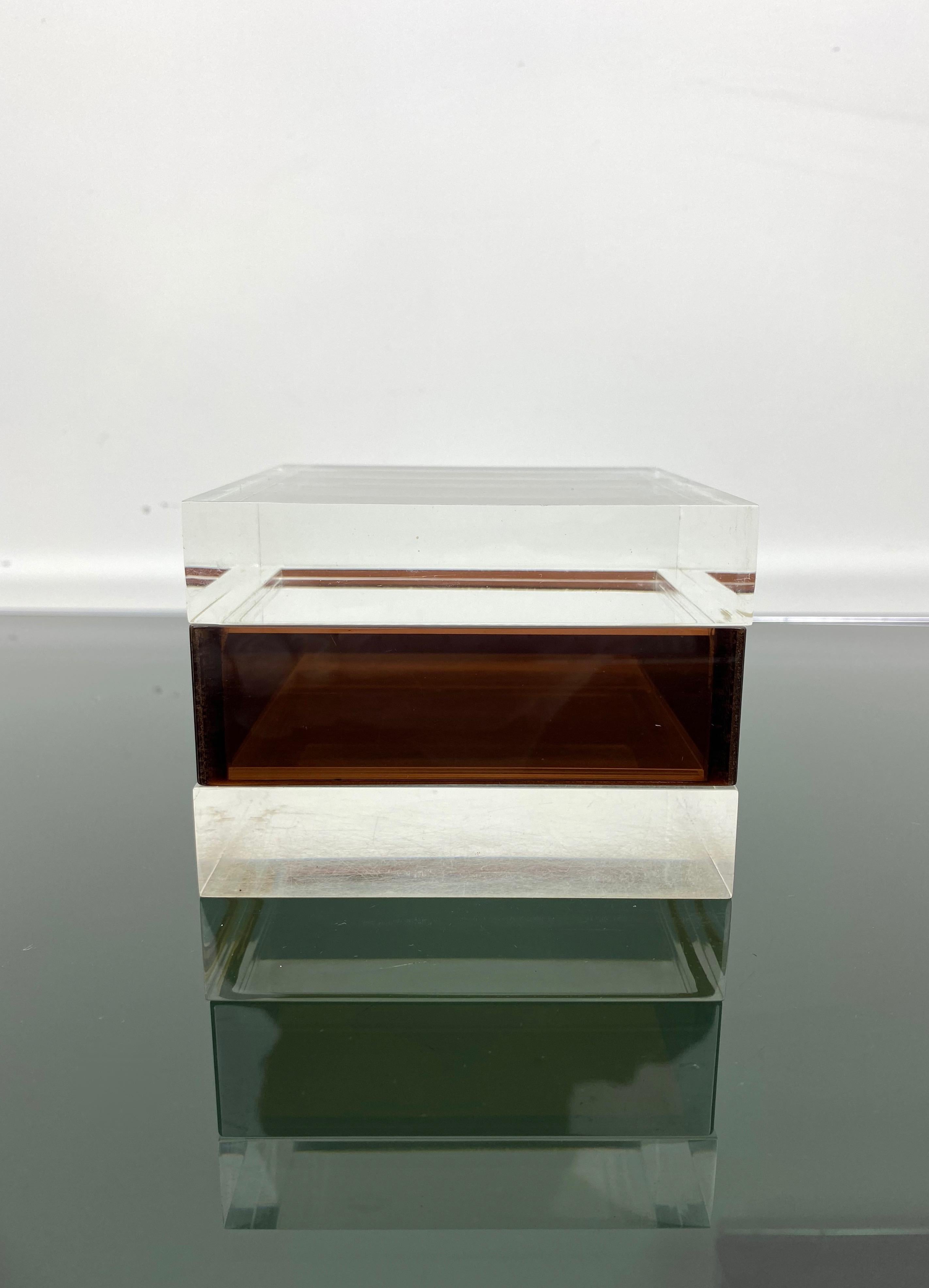 Italiano Scatola a cubo in lucite stile Alessandro Albrizzi, Italia, metà del secolo scorso, anni '70 in vendita