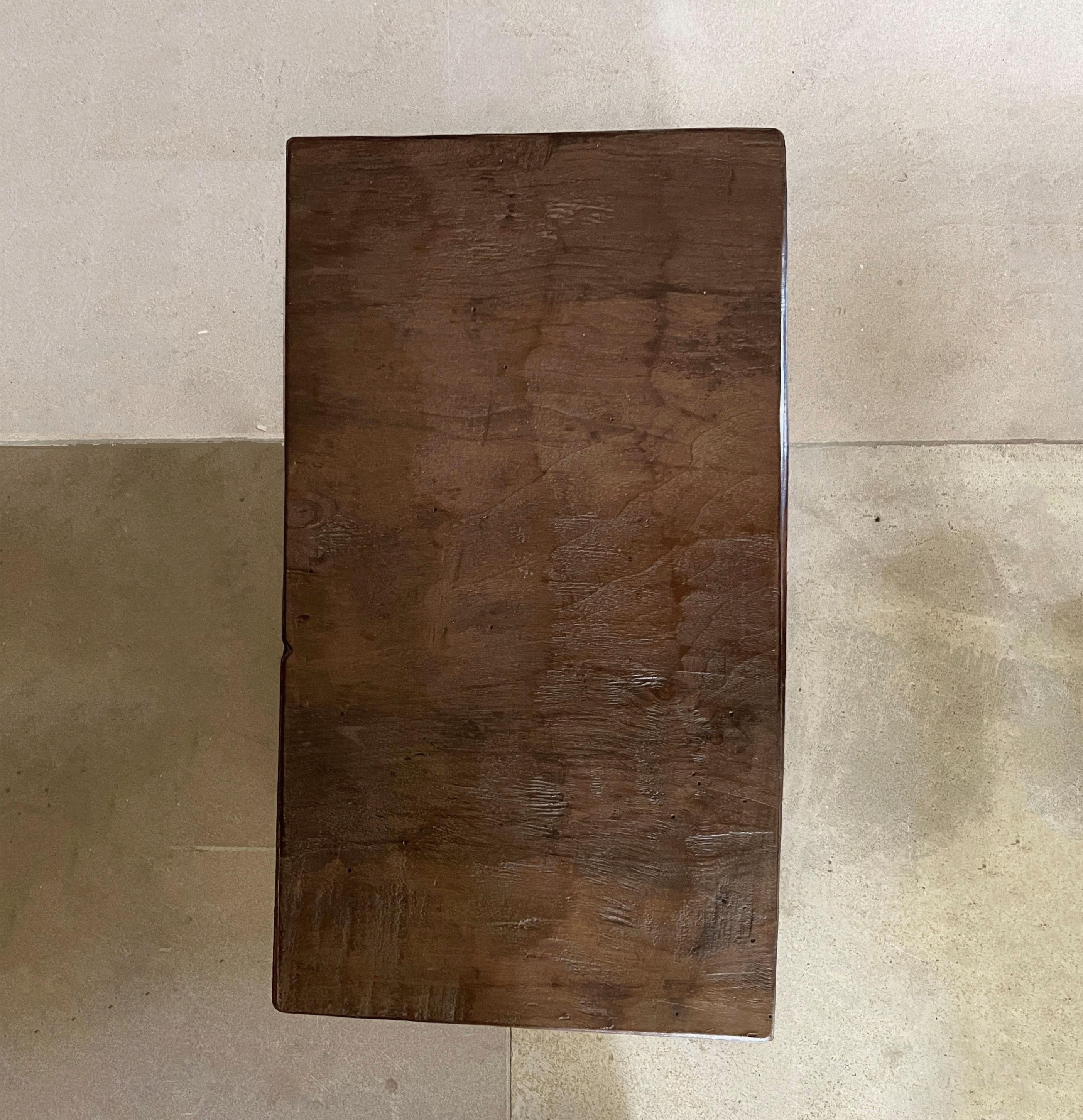 Cube custom Sidetable 18th Century Walnut For Sale 4