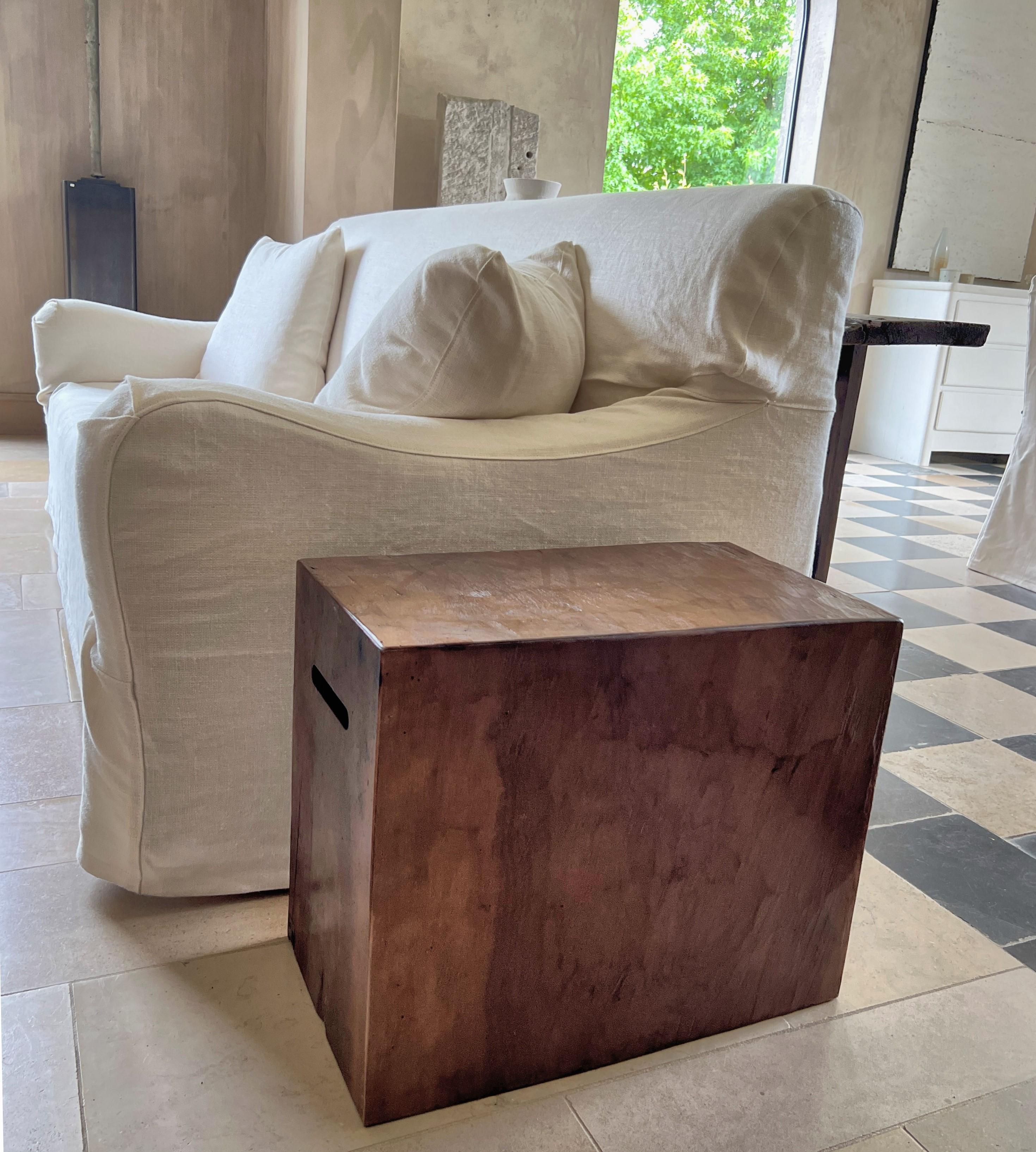 Cube custom Sidetable 18th Century Walnut For Sale 5
