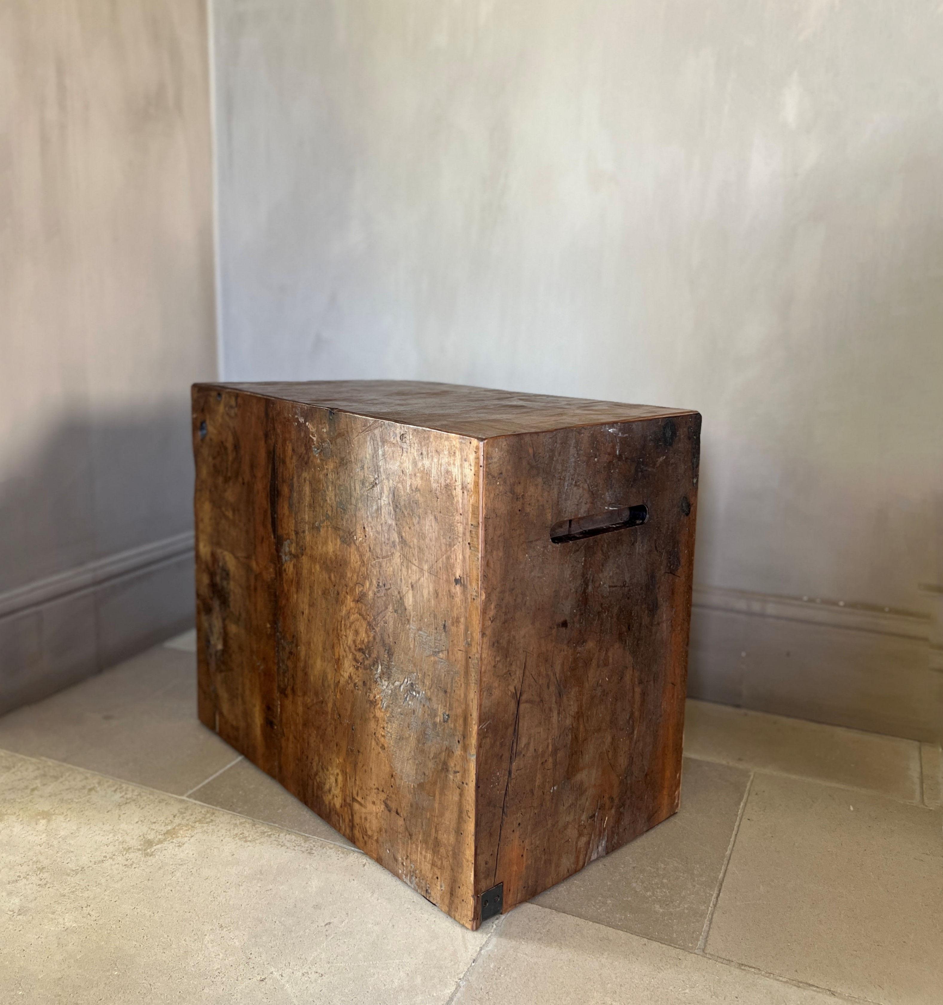 Our cube sidetable is made from 18th century walnut. All sides are in one piece slabs of the same plank. While upholding golden cut proportions these small sidetables are as versatile as beautiful. It can be used as piedestal, sidetable or stool.